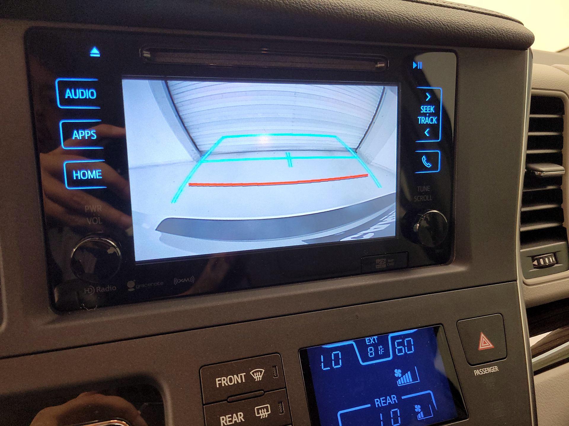 Thumbnail: 2017 Toyota Sienna - 15