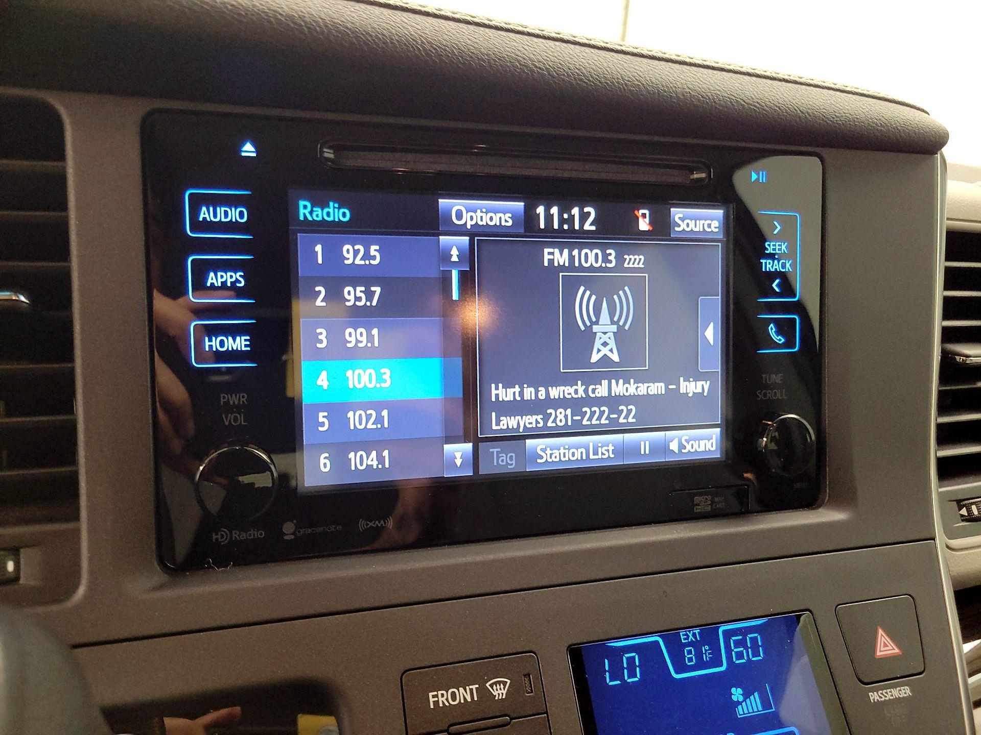 Thumbnail: 2017 Toyota Sienna - 16