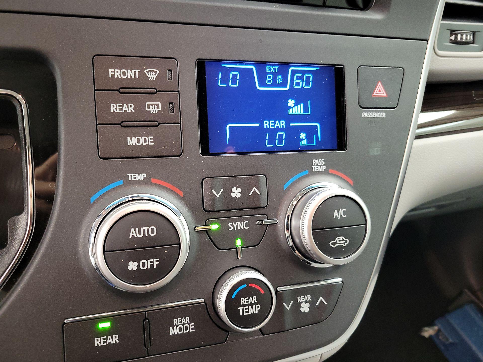 Thumbnail: 2017 Toyota Sienna - 17