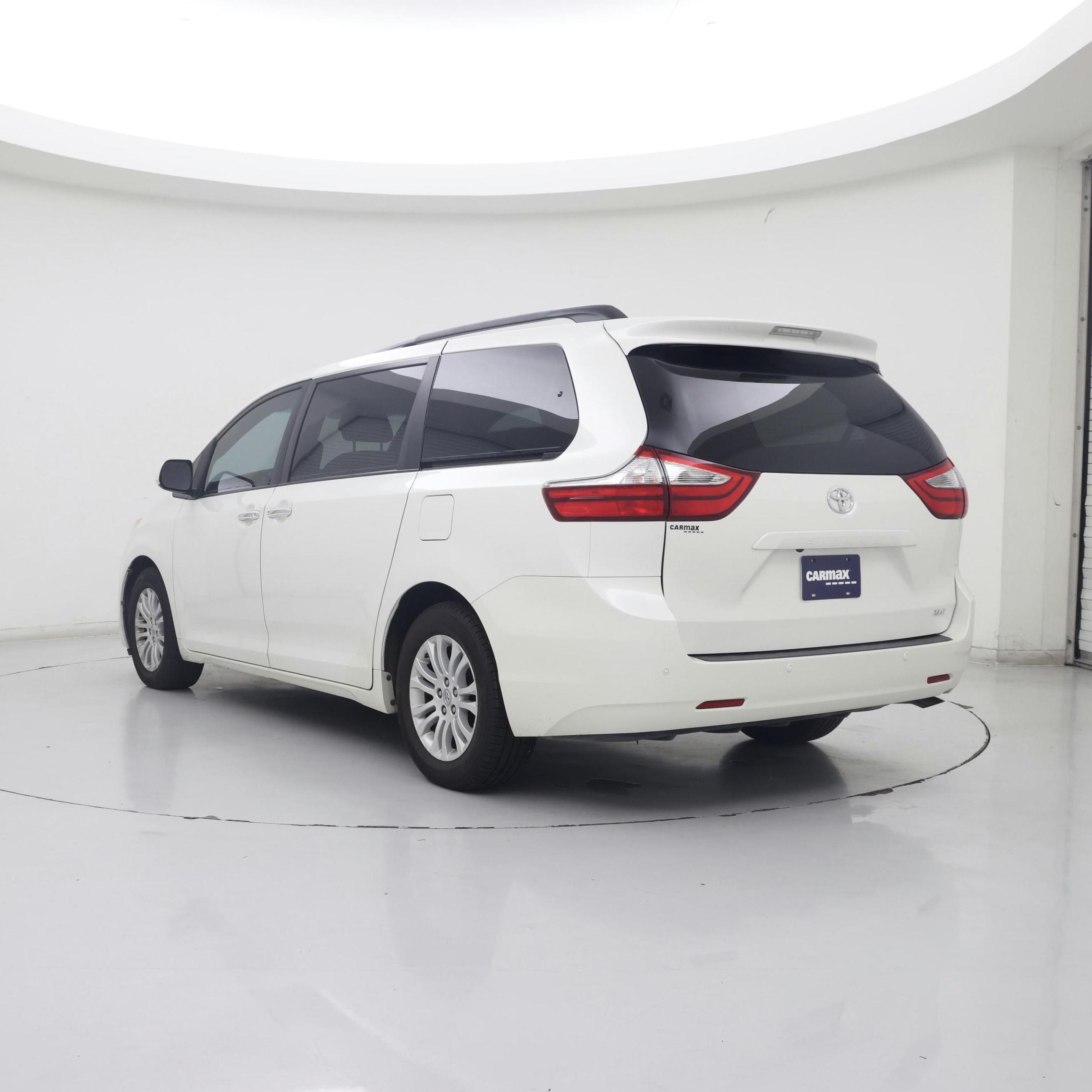 Thumbnail: 2017 Toyota Sienna - 2