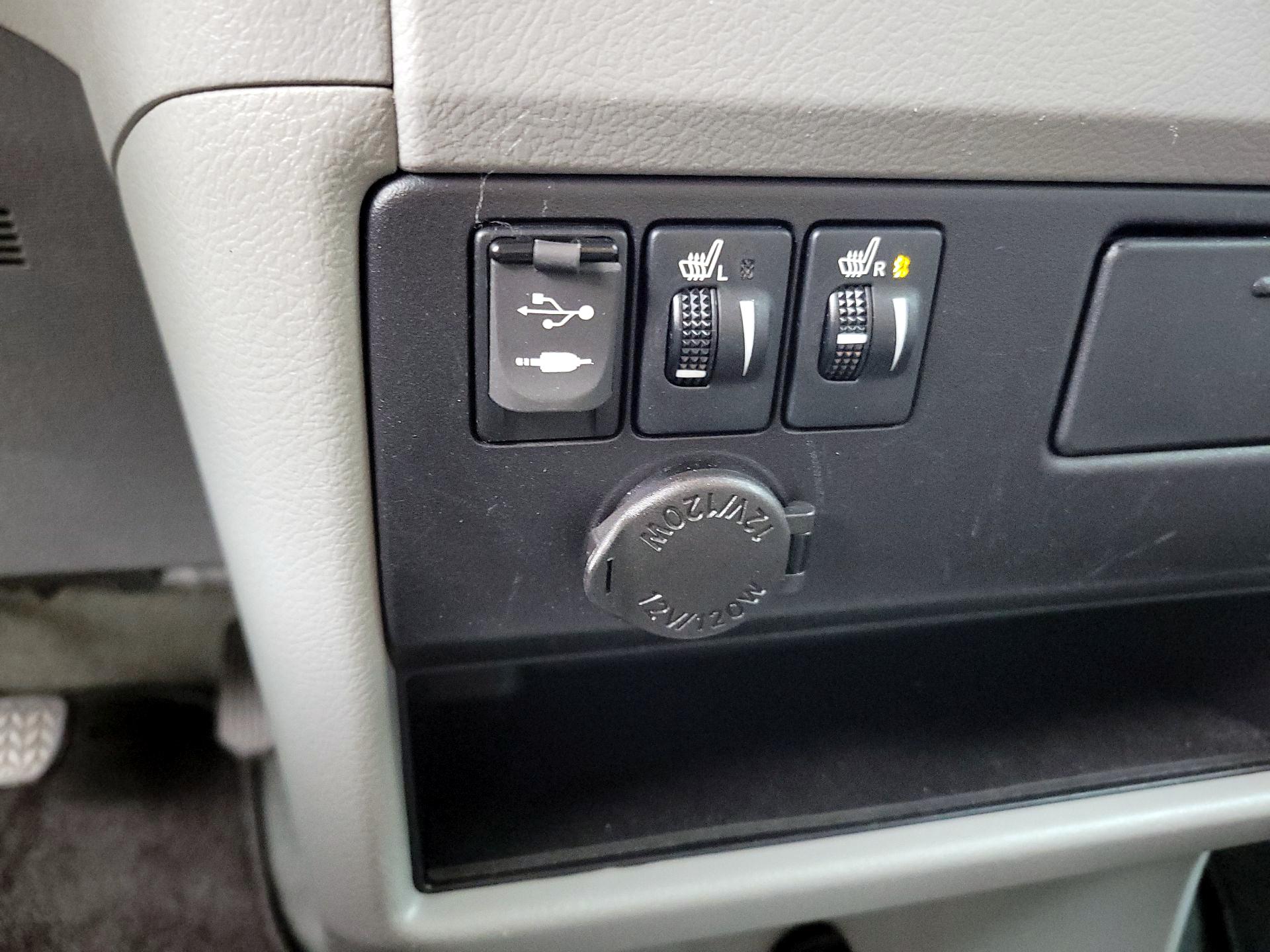 Thumbnail: 2017 Toyota Sienna - 19