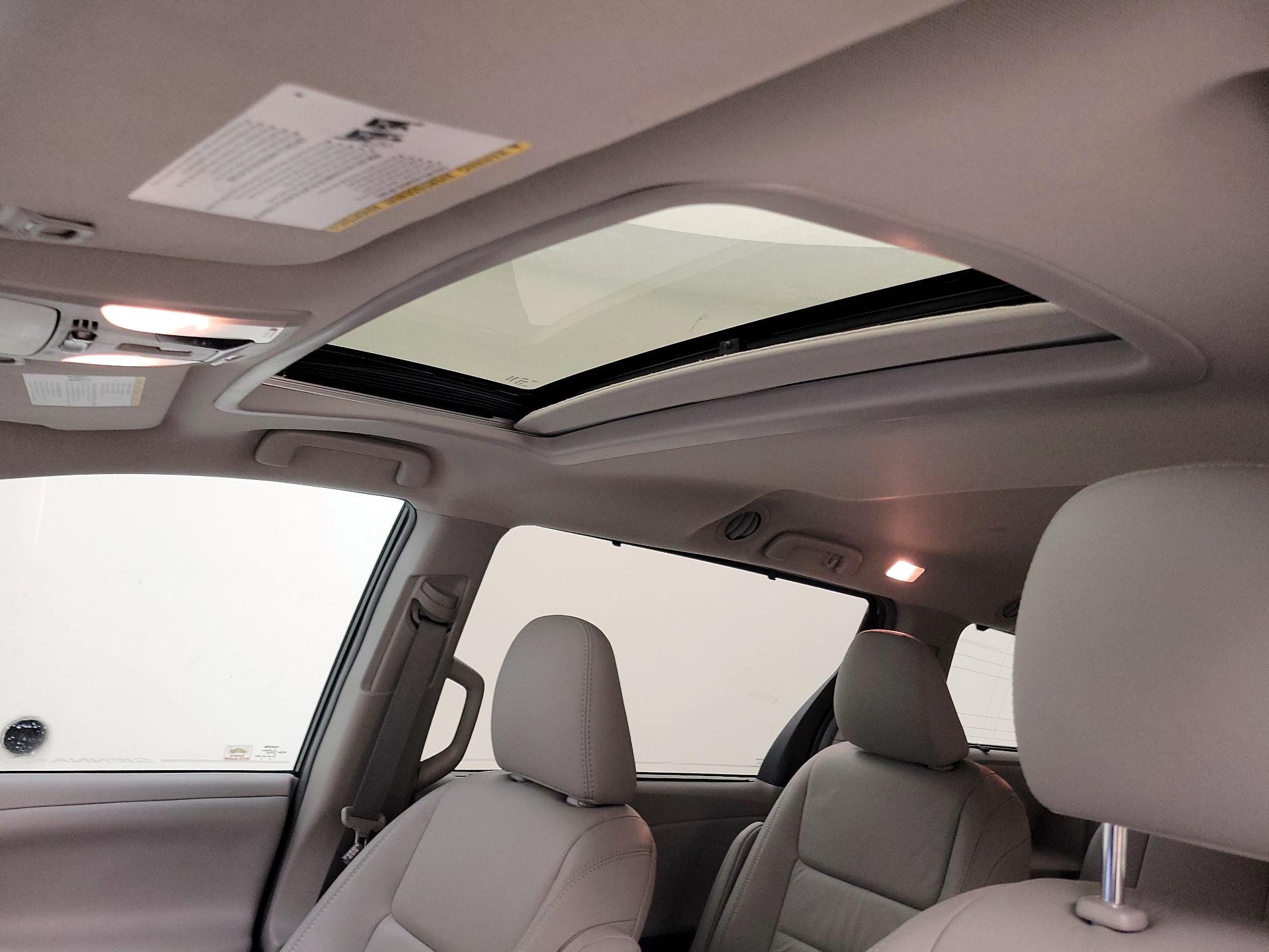 Thumbnail: 2017 Toyota Sienna - 20