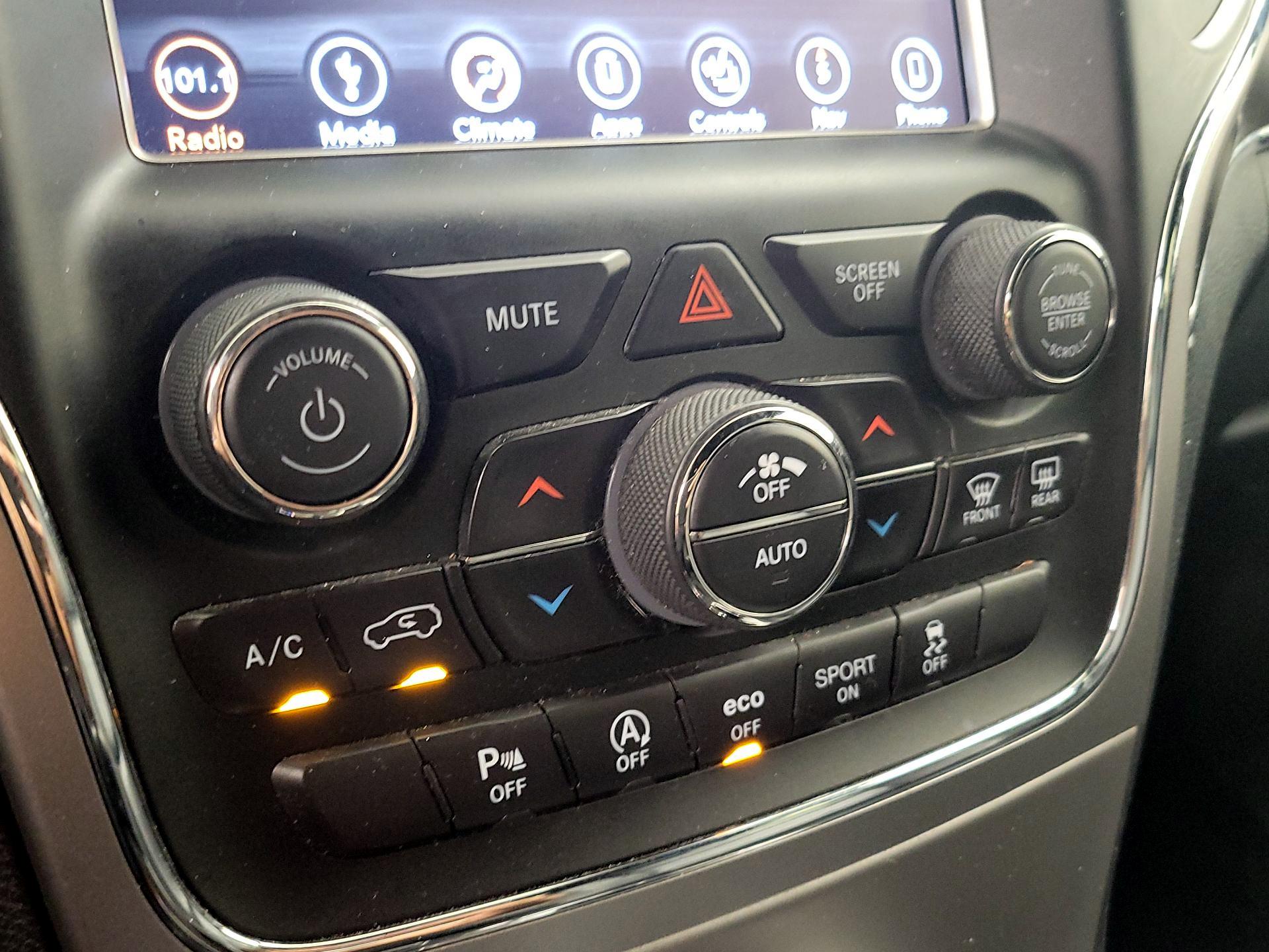Thumbnail: 2018 Jeep Grand Cherokee - 16