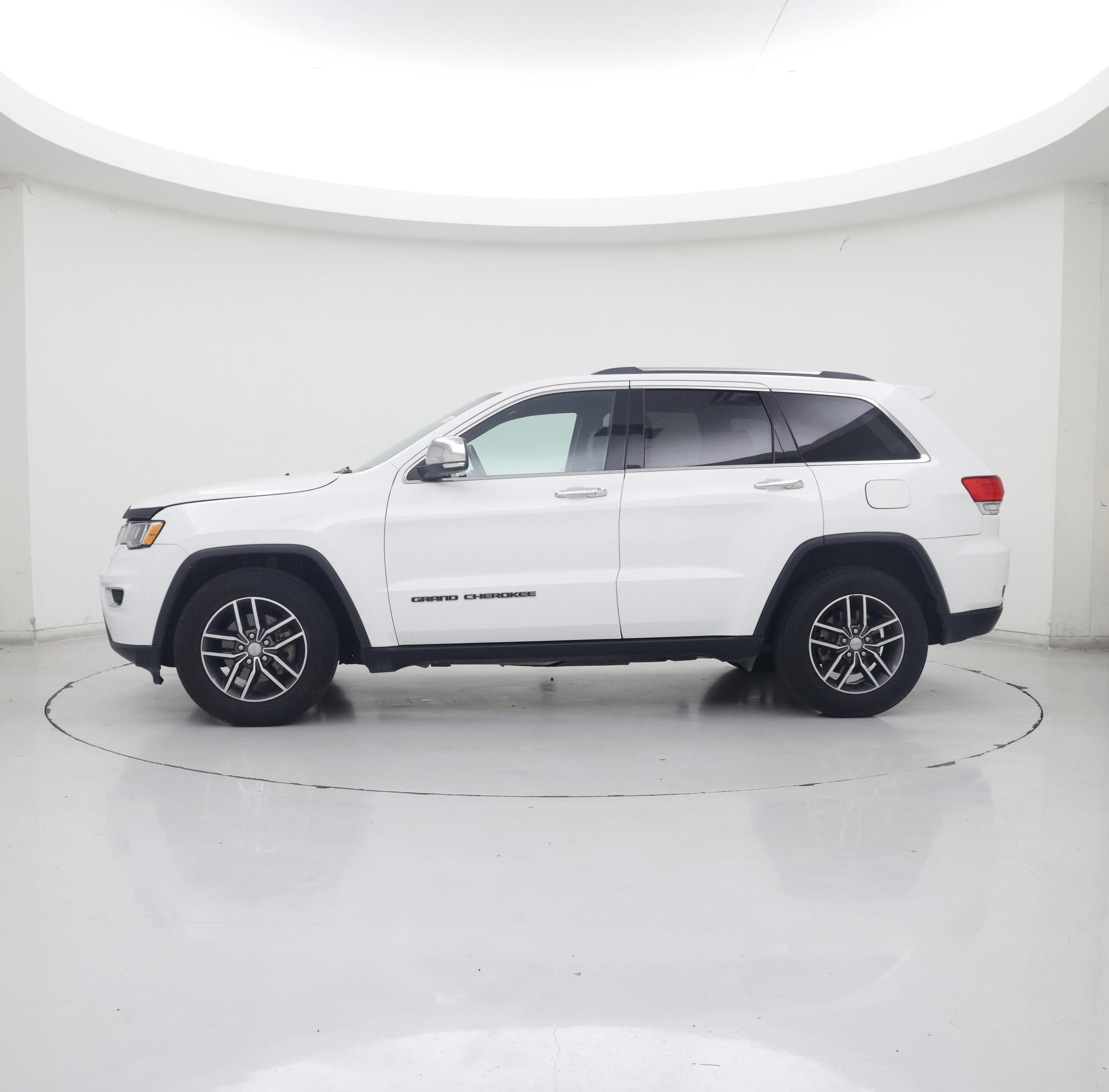 Thumbnail: 2018 Jeep Grand Cherokee - 3