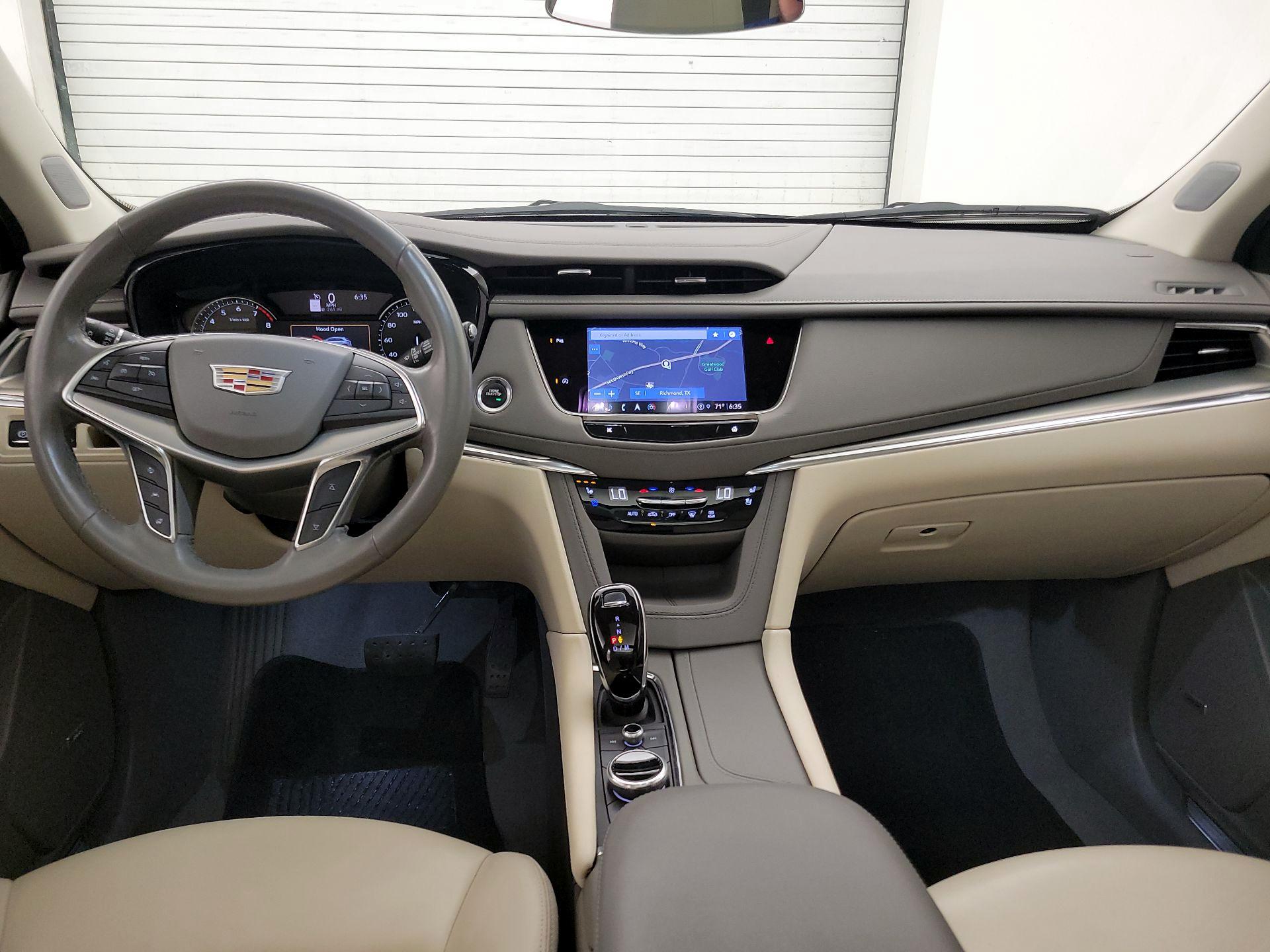Thumbnail: 2022 Cadillac XT5 - 9