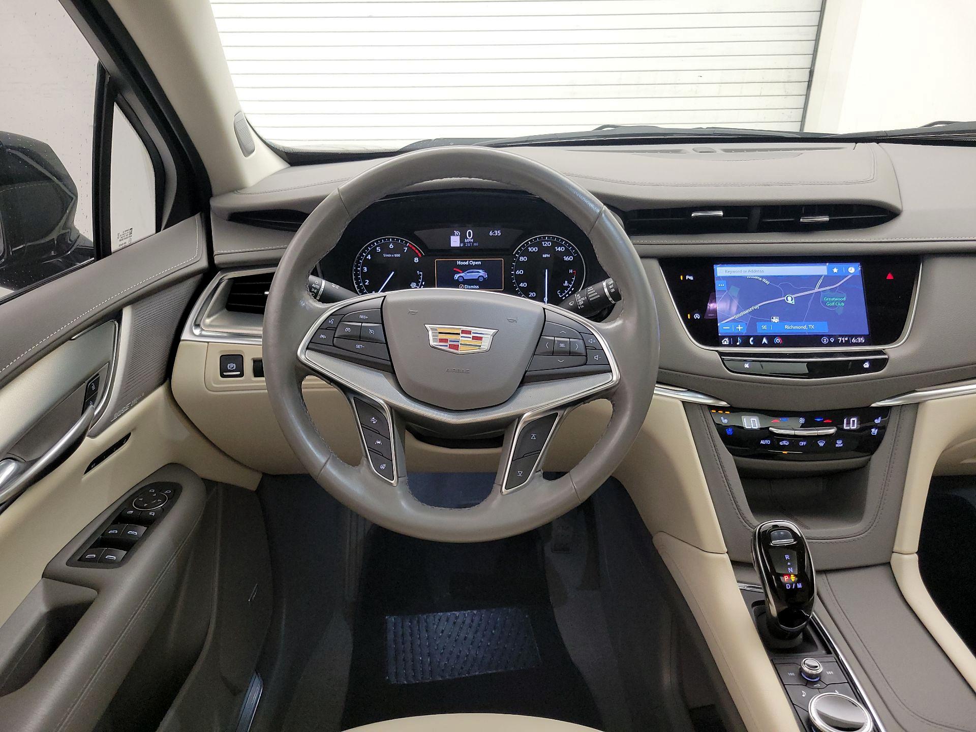Thumbnail: 2022 Cadillac XT5 - 10