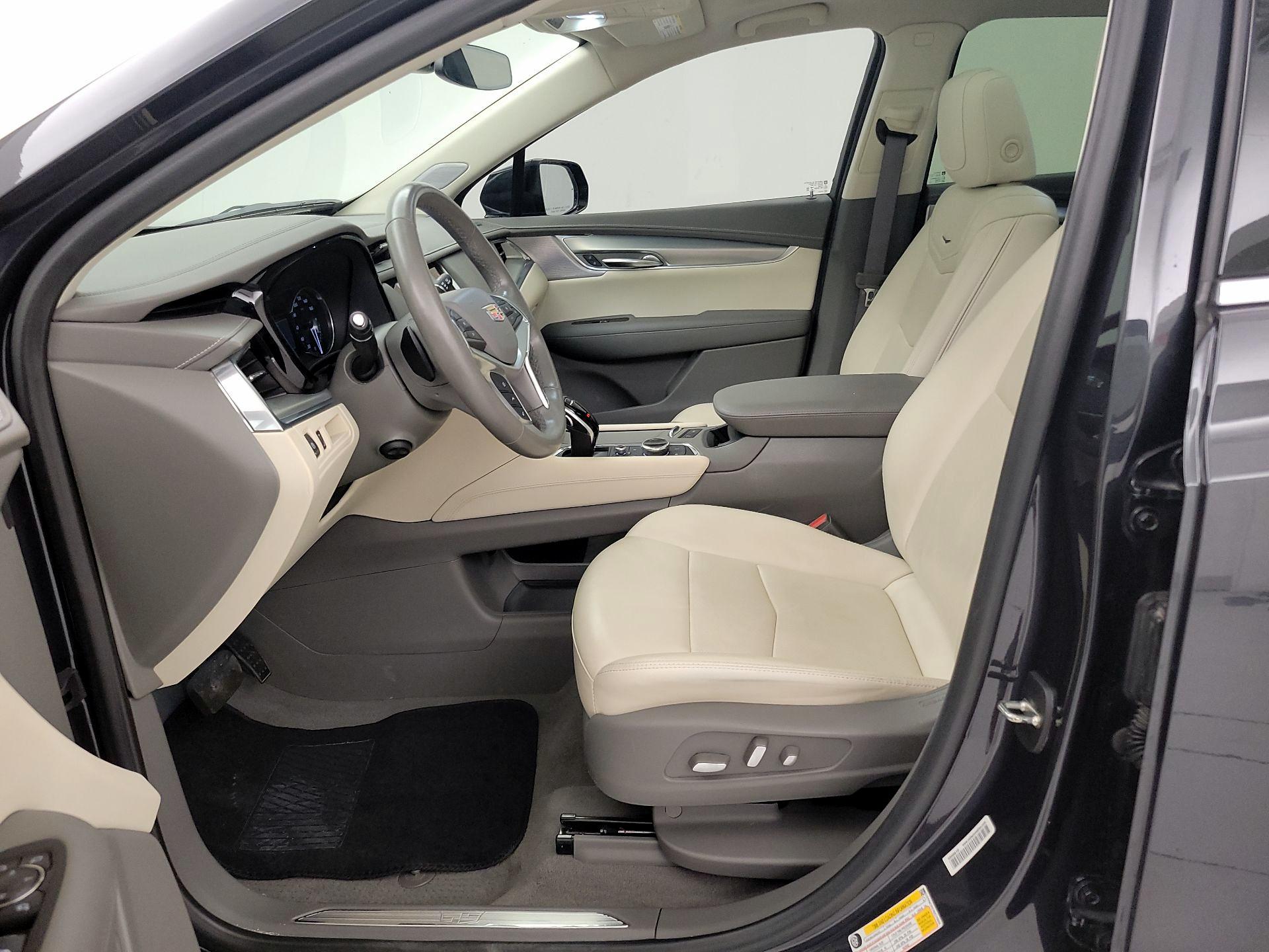 Thumbnail: 2022 Cadillac XT5 - 11