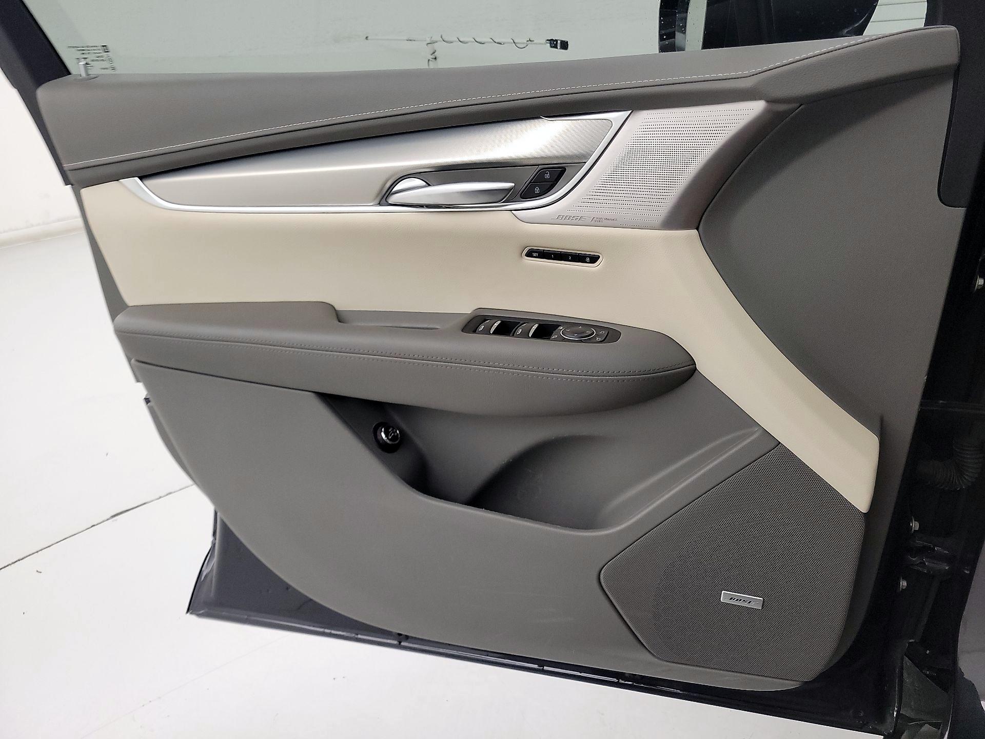 Thumbnail: 2022 Cadillac XT5 - 12