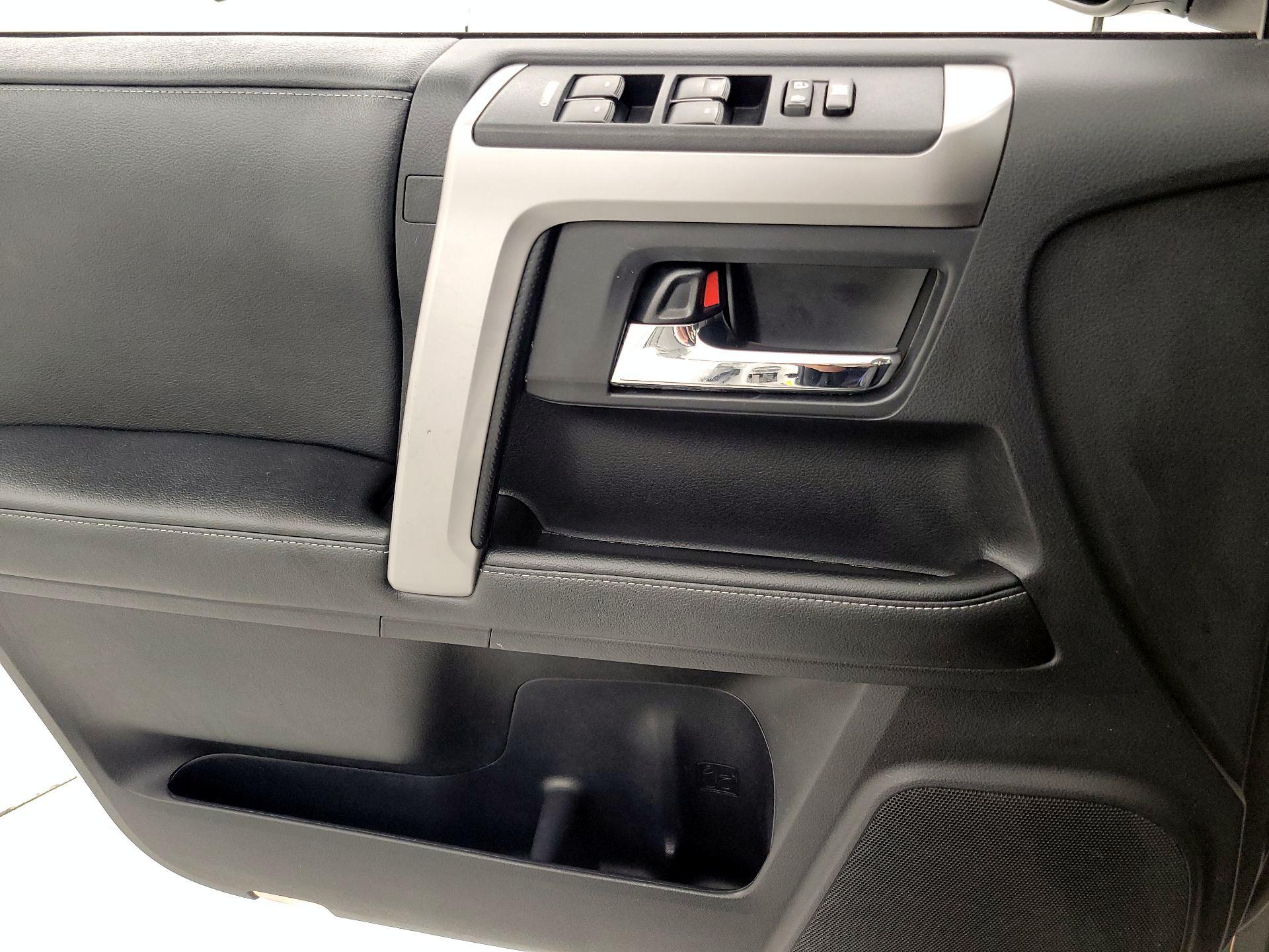 Thumbnail: 2014 Toyota 4Runner - 12