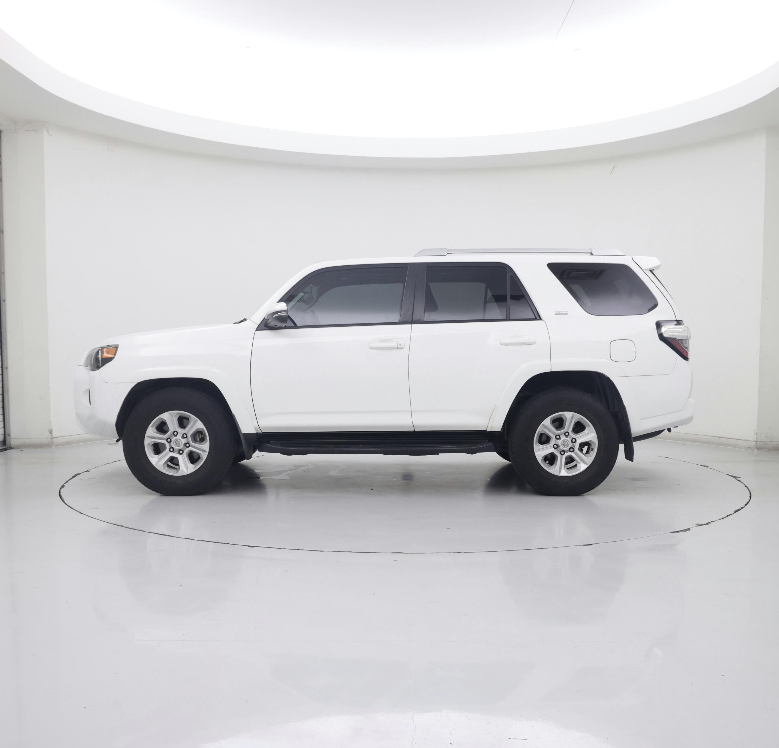 Thumbnail: 2014 Toyota 4Runner - 3