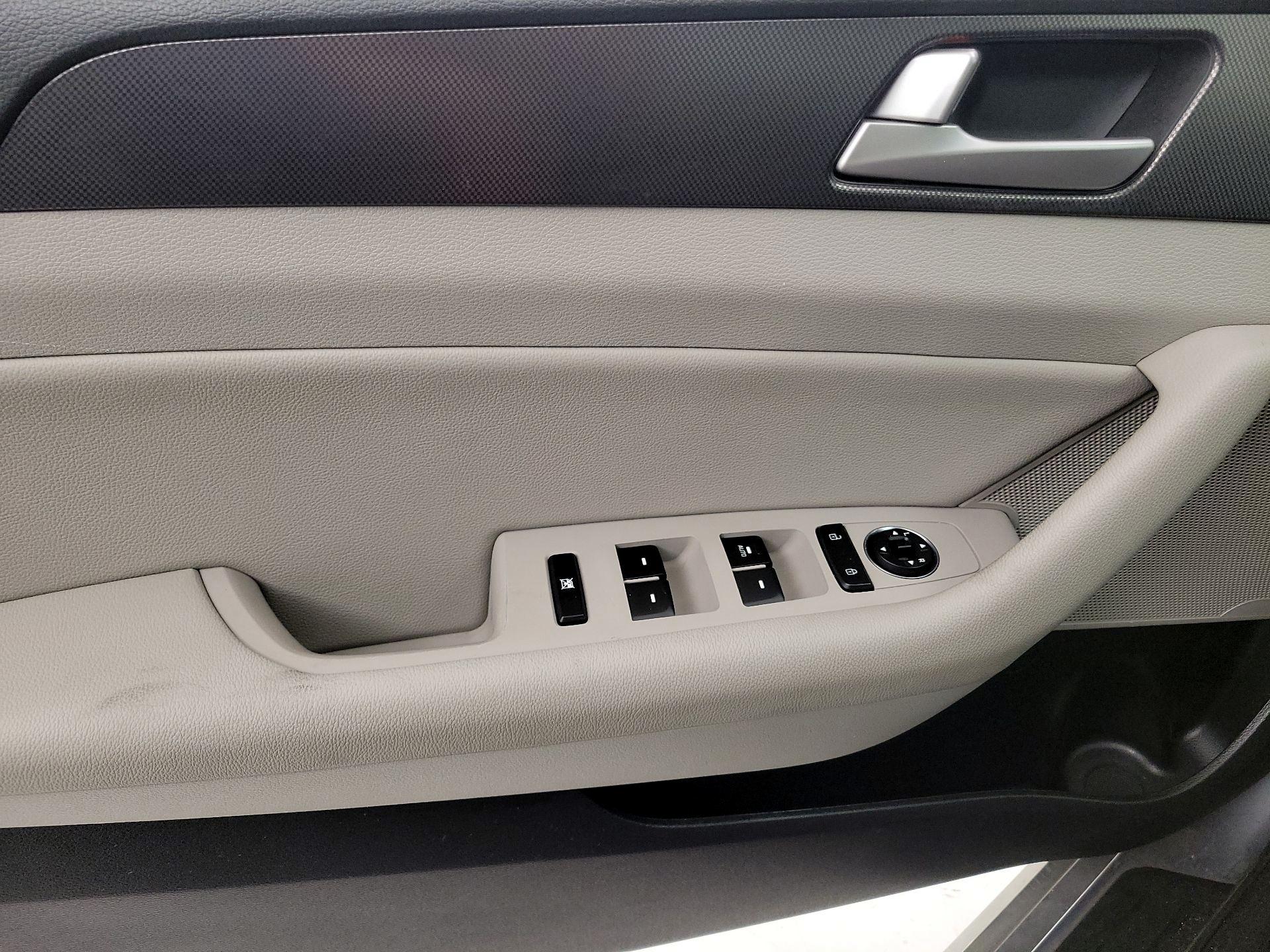 Thumbnail: 2017 Hyundai Sonata - 12