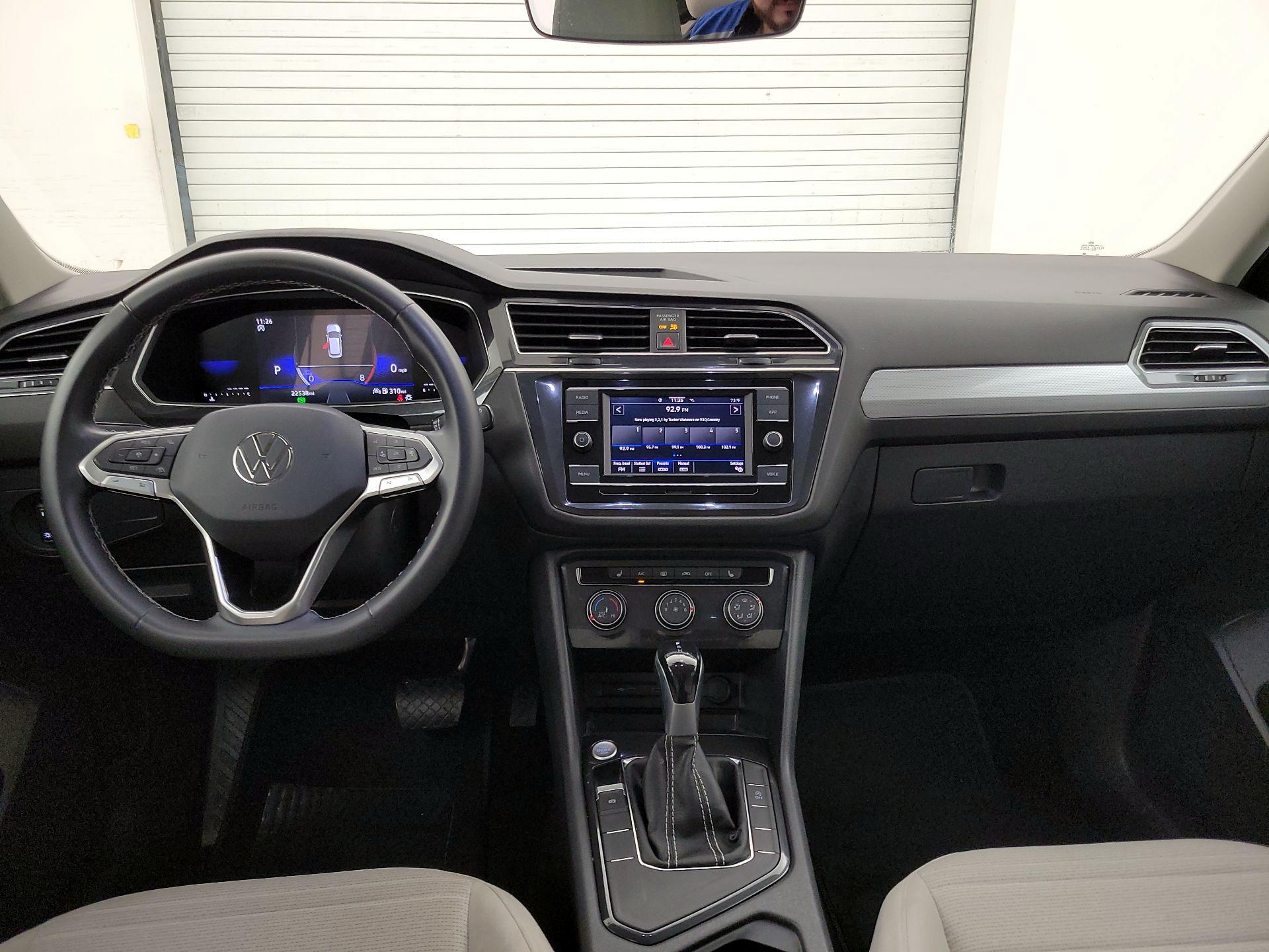 Thumbnail: 2023 Volkswagen Tiguan - 9