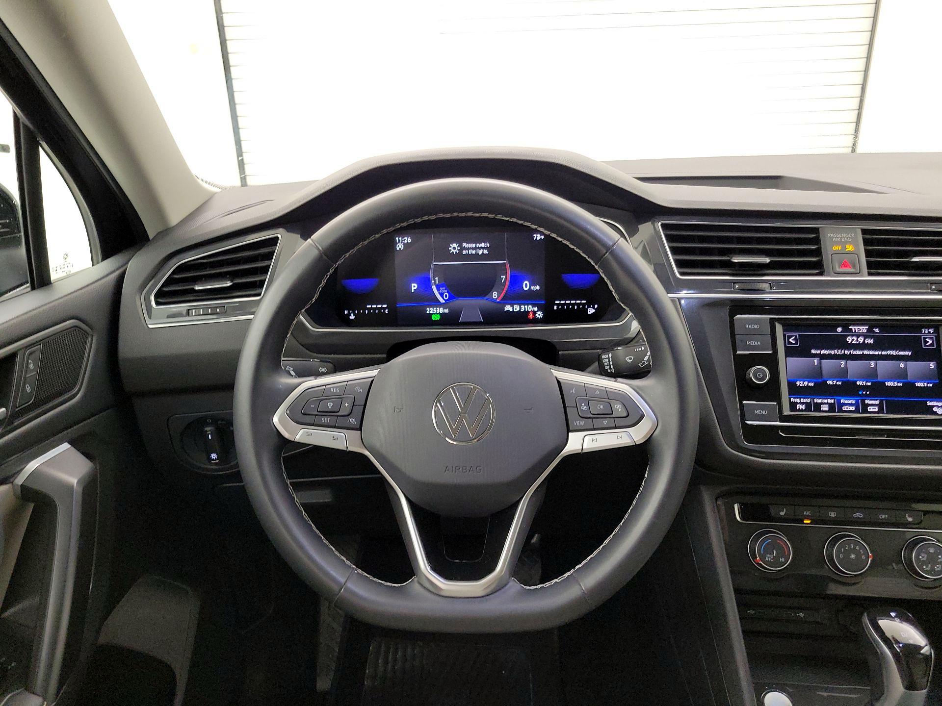 Thumbnail: 2023 Volkswagen Tiguan - 10