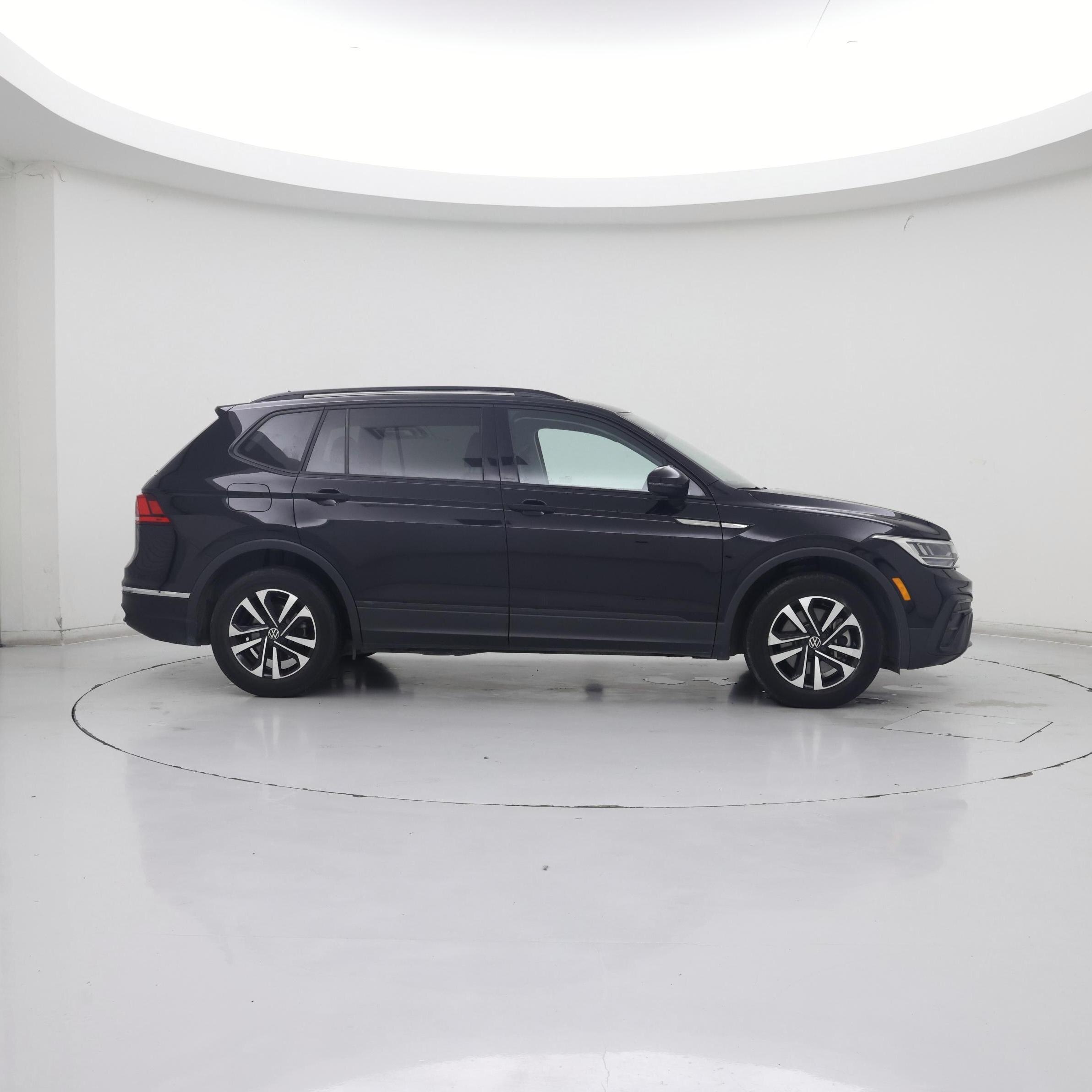 Thumbnail: 2023 Volkswagen Tiguan - 7