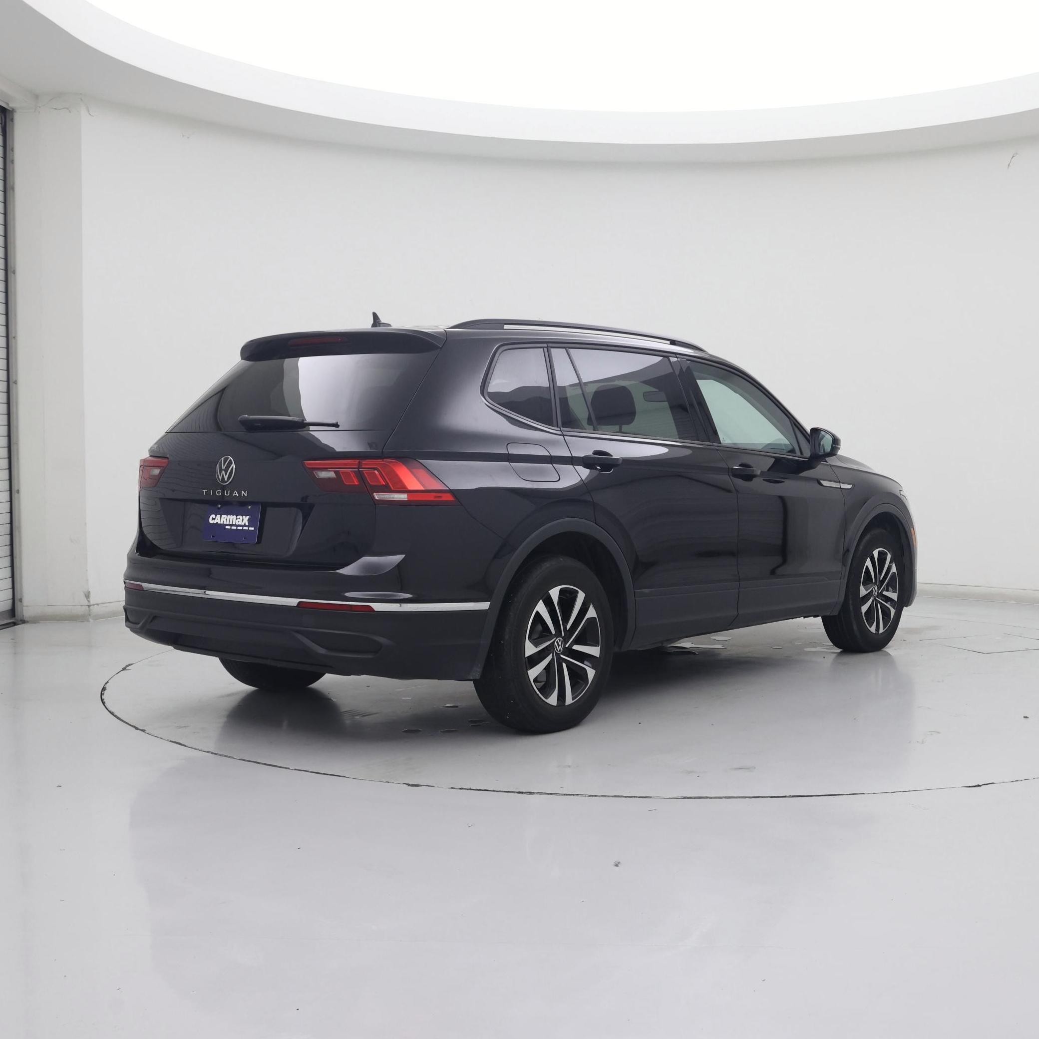 Thumbnail: 2023 Volkswagen Tiguan - 8