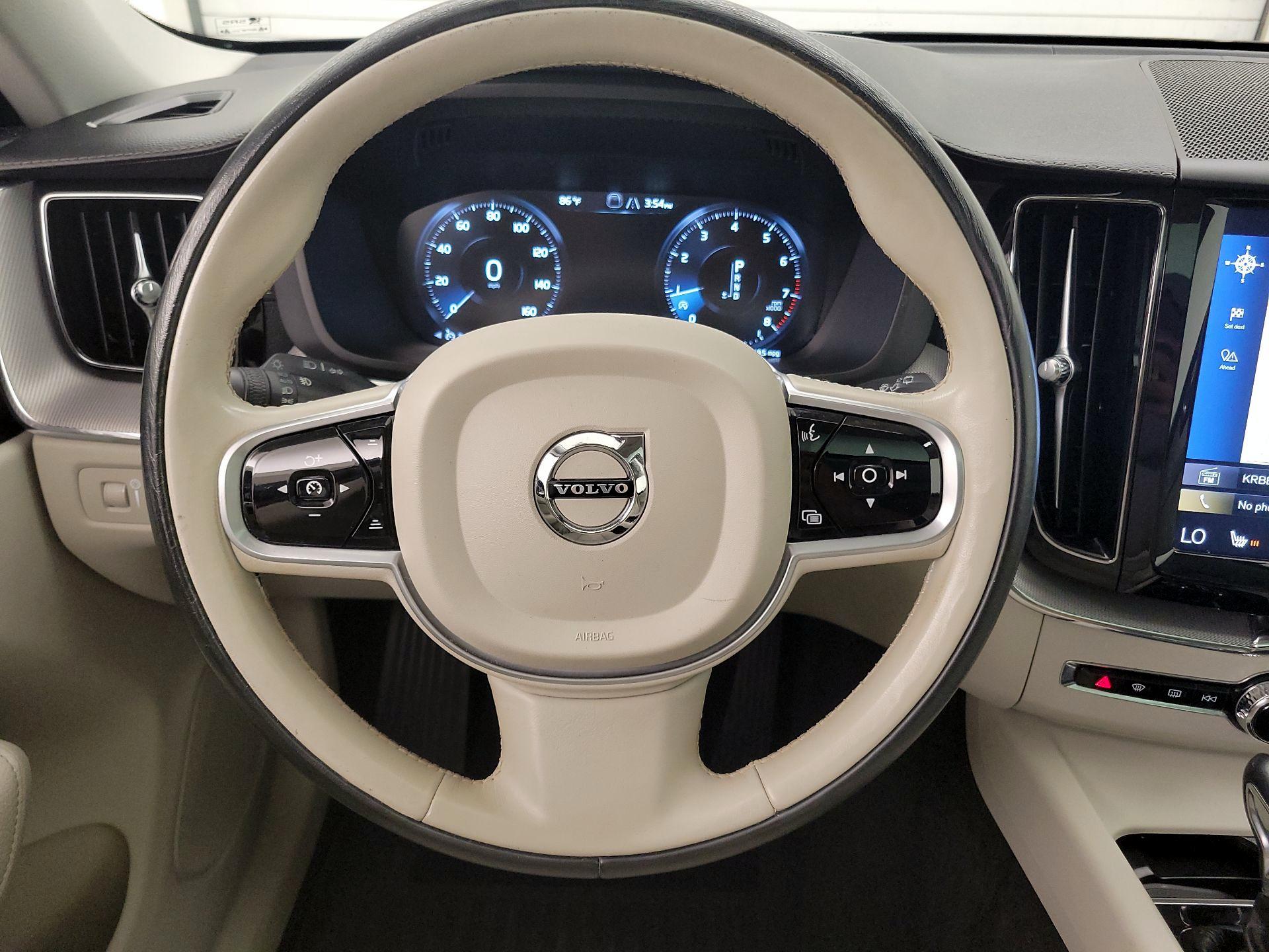 Thumbnail: 2019 Volvo XC60 - 10