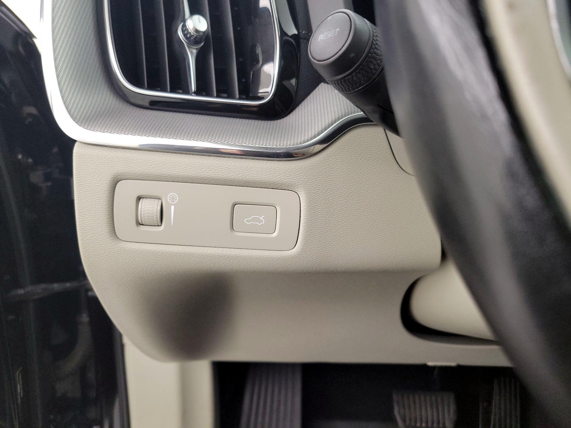 Thumbnail: 2019 Volvo XC60 - 13