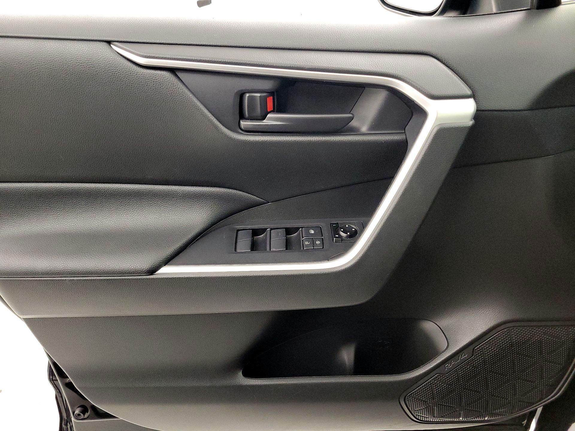 Thumbnail: 2020 Toyota RAV4 - 12