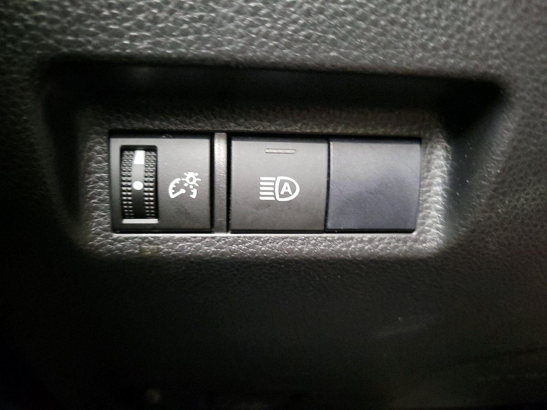 Thumbnail: 2020 Toyota RAV4 - 13