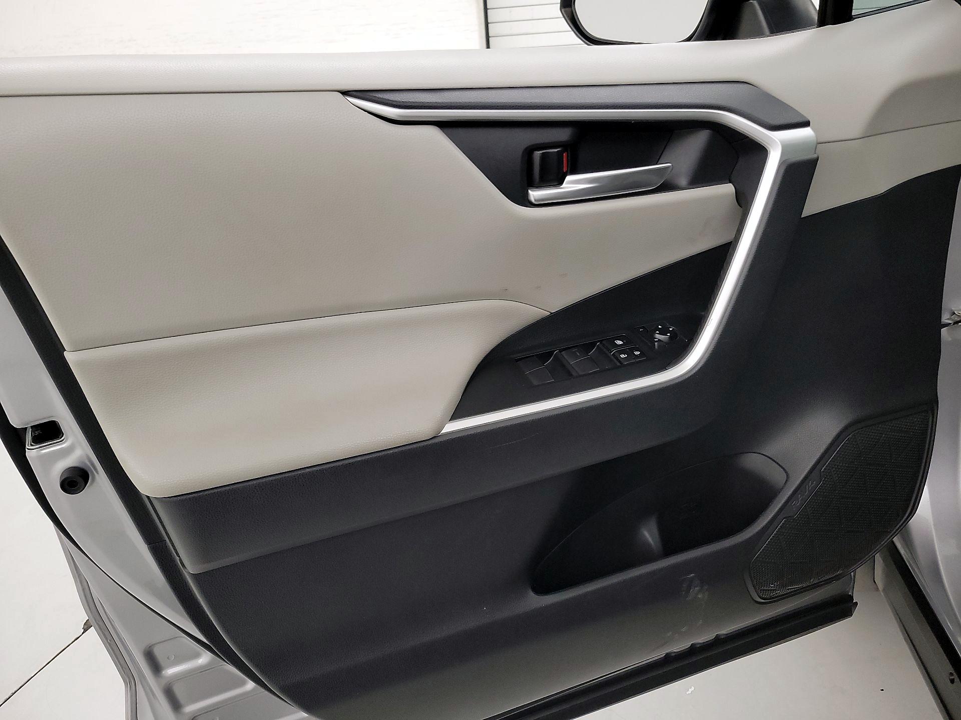 Thumbnail: 2021 Toyota RAV4 - 12