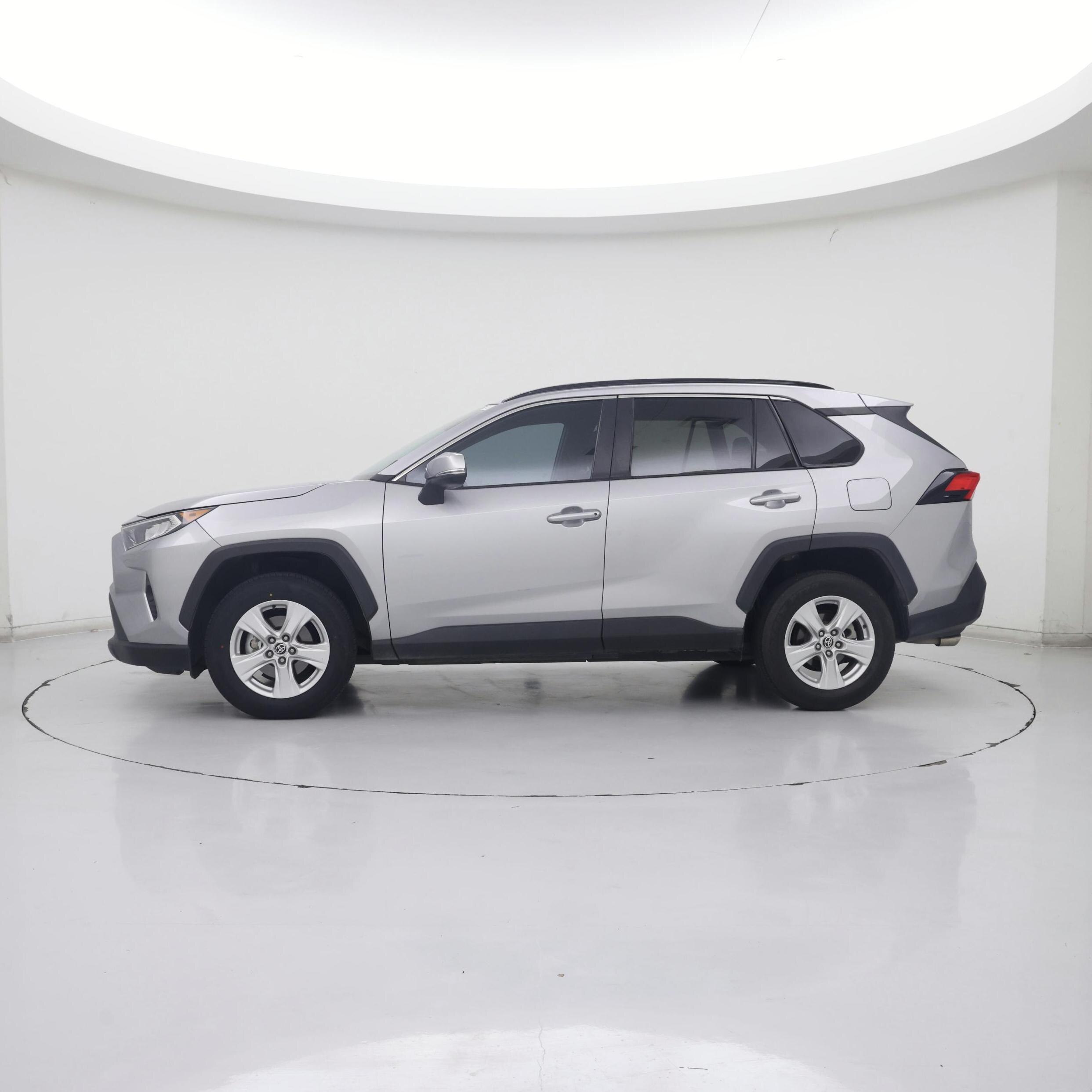Thumbnail: 2021 Toyota RAV4 - 3