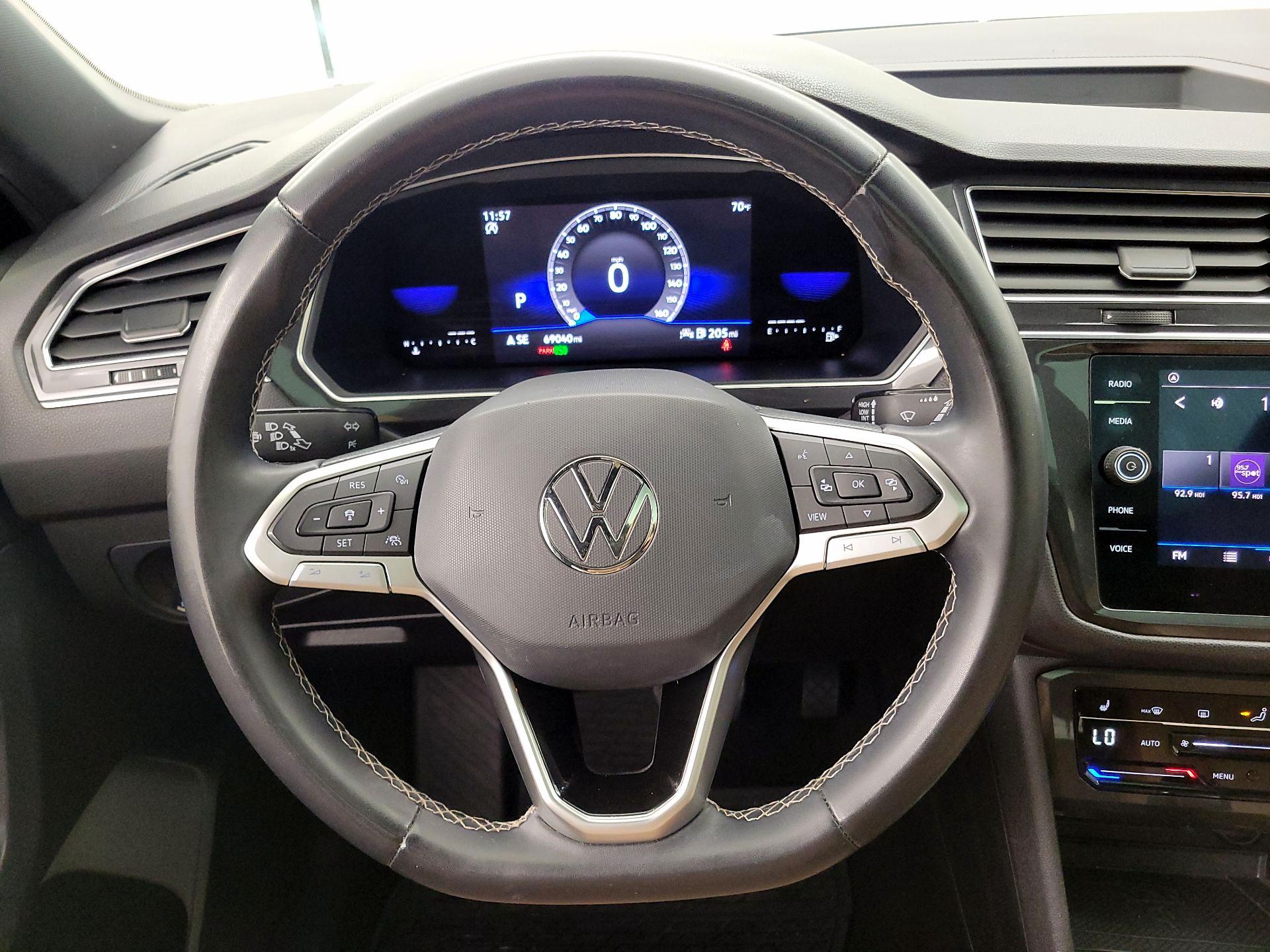 Thumbnail: 2022 Volkswagen Tiguan - 10