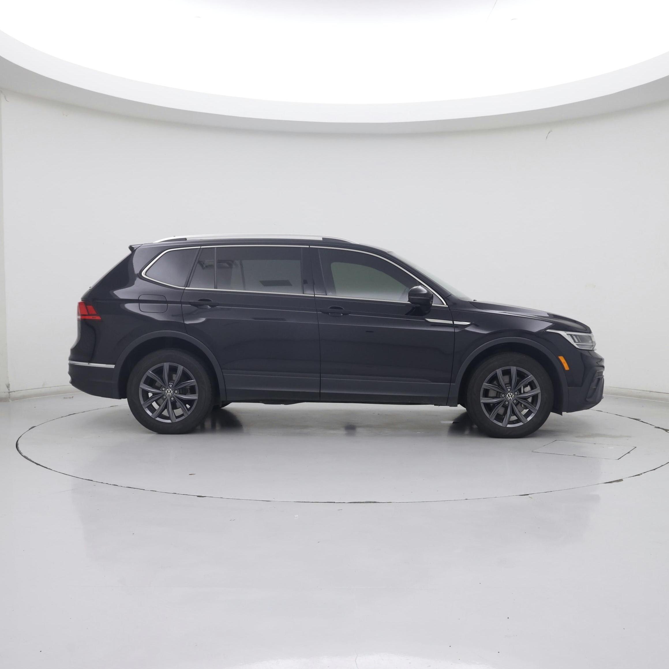 Thumbnail: 2022 Volkswagen Tiguan - 7