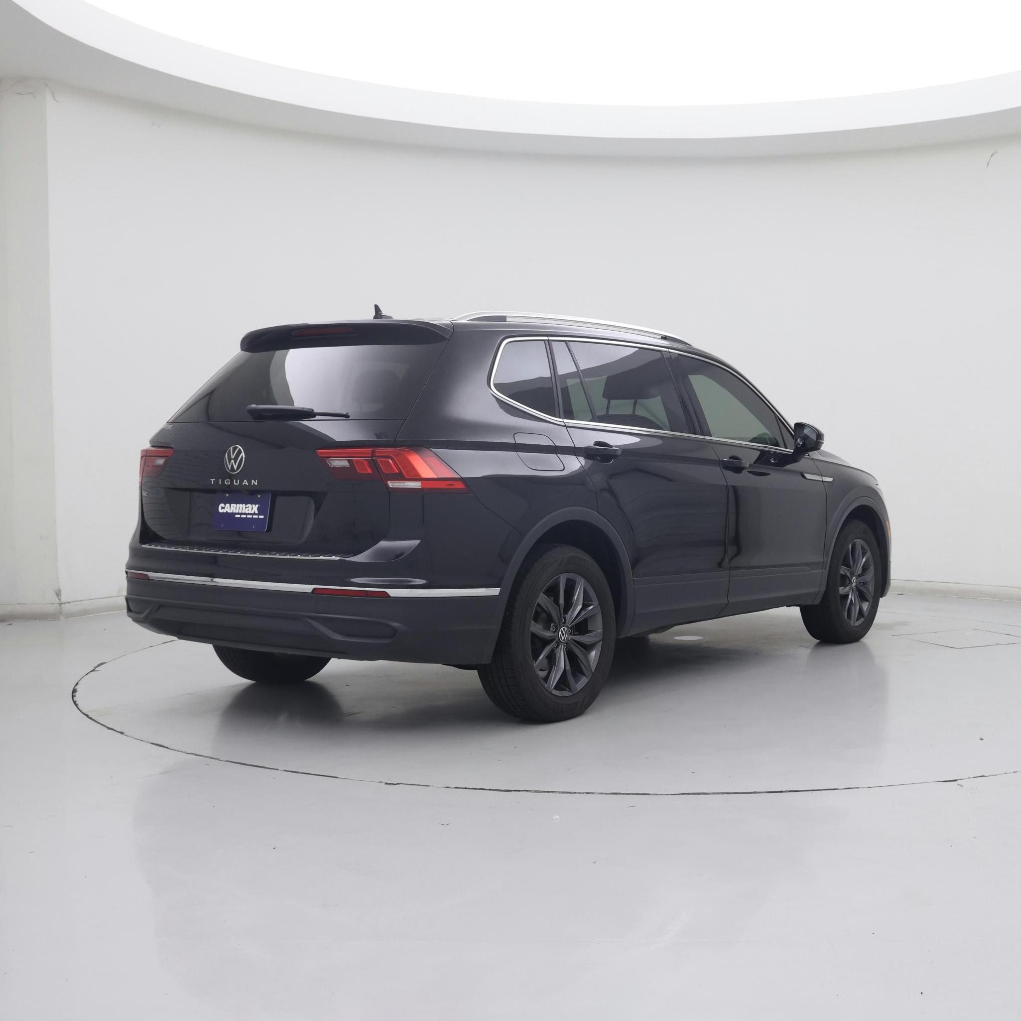 Thumbnail: 2022 Volkswagen Tiguan - 8