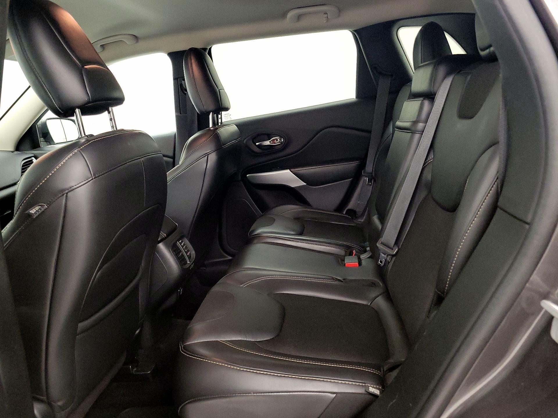 Thumbnail: 2018 Jeep Cherokee - 20