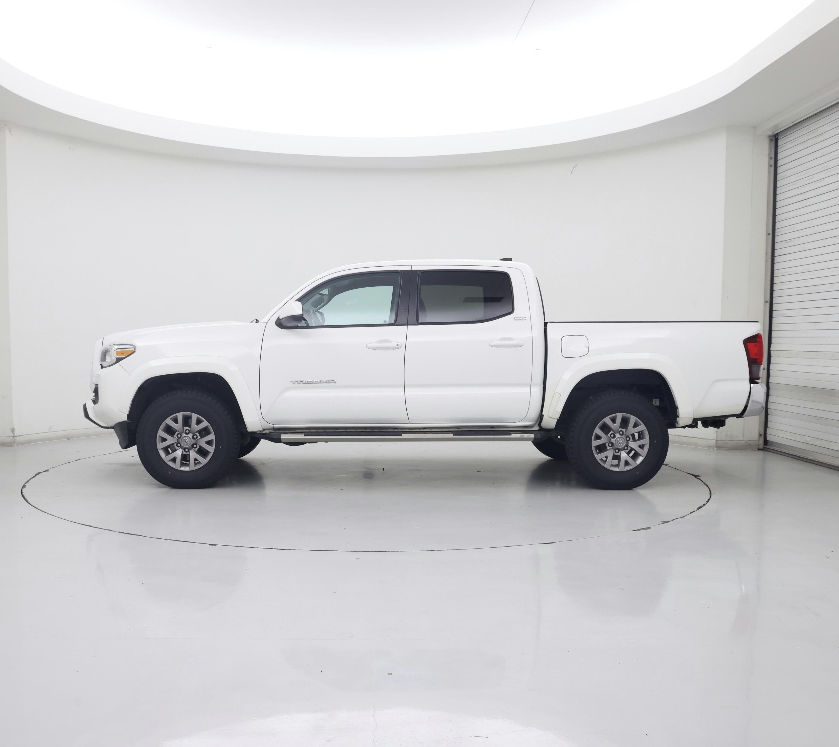 Thumbnail: 2018 Toyota Tacoma - 3