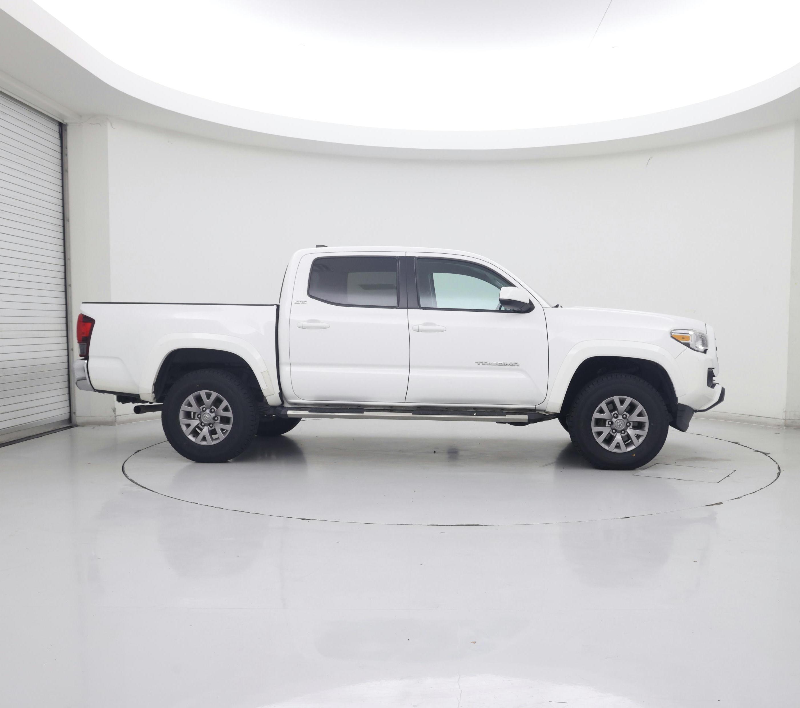 Thumbnail: 2018 Toyota Tacoma - 7