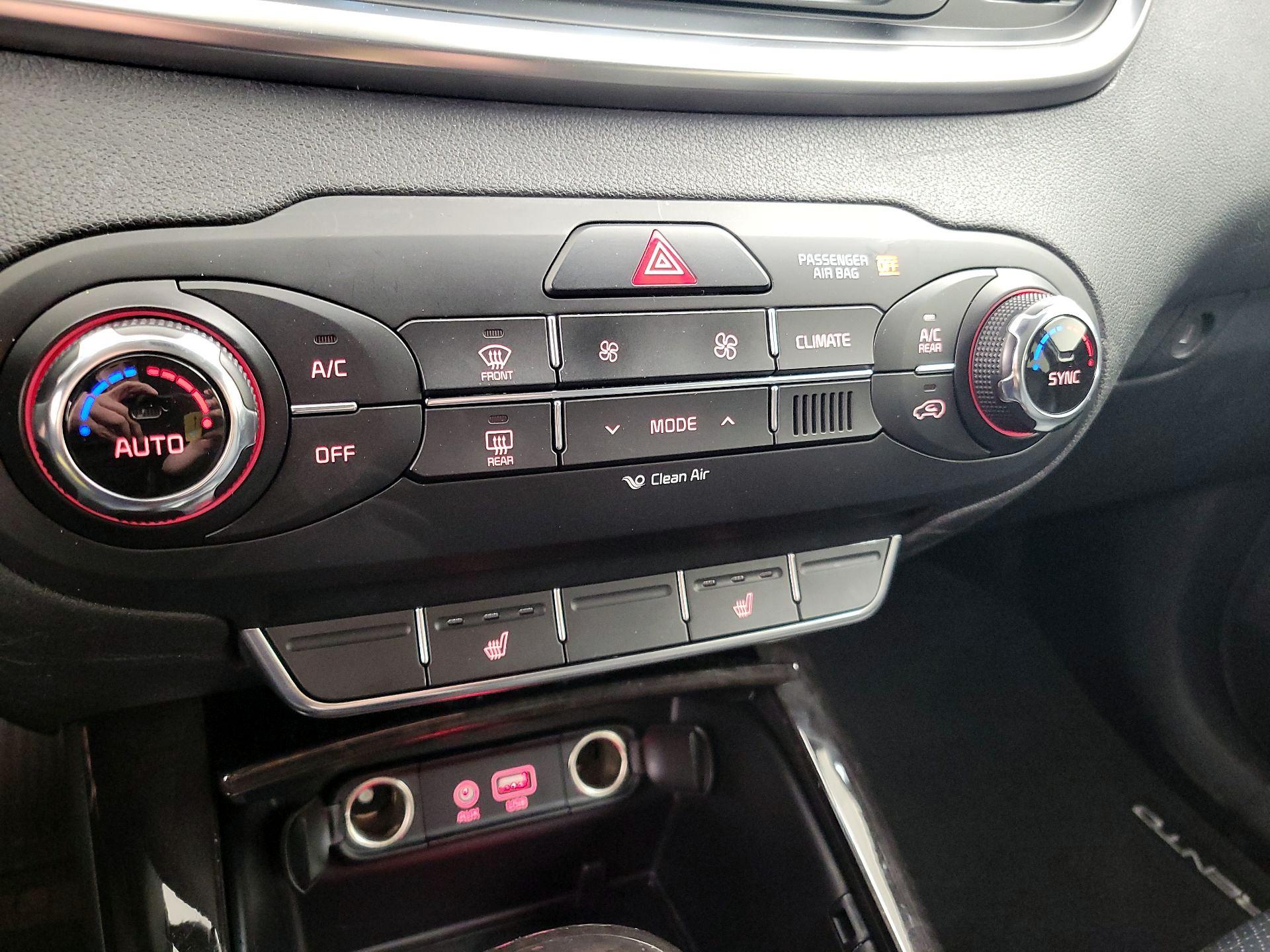 Thumbnail: 2017 Kia Sorento - 16