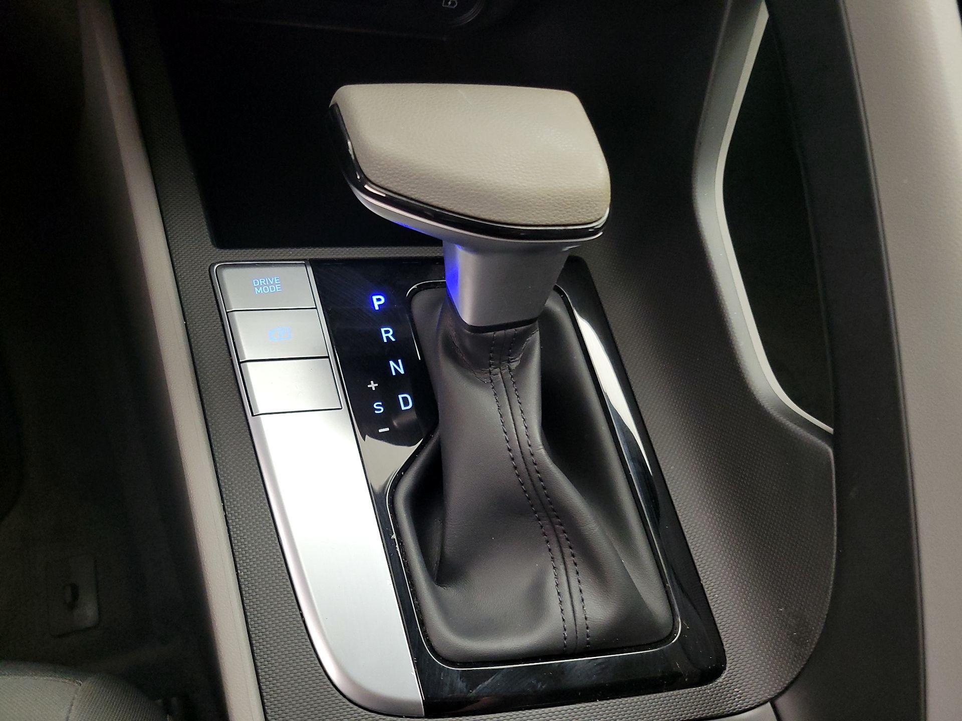 Thumbnail: 2022 Hyundai Elantra - 17