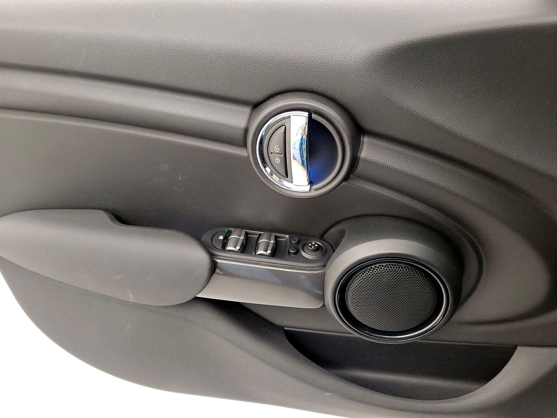 Thumbnail: 2015 MINI Cooper Hardtop - 12