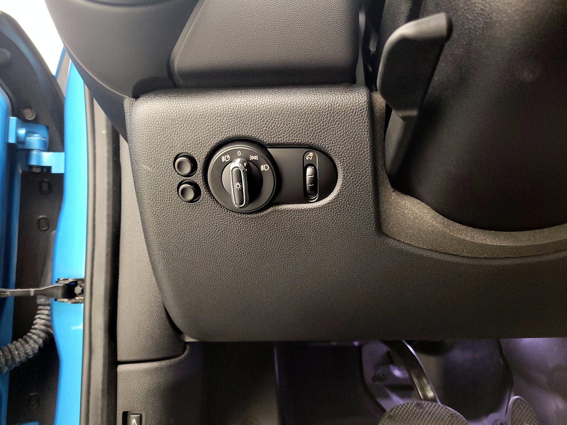 Thumbnail: 2015 MINI Cooper Hardtop - 13