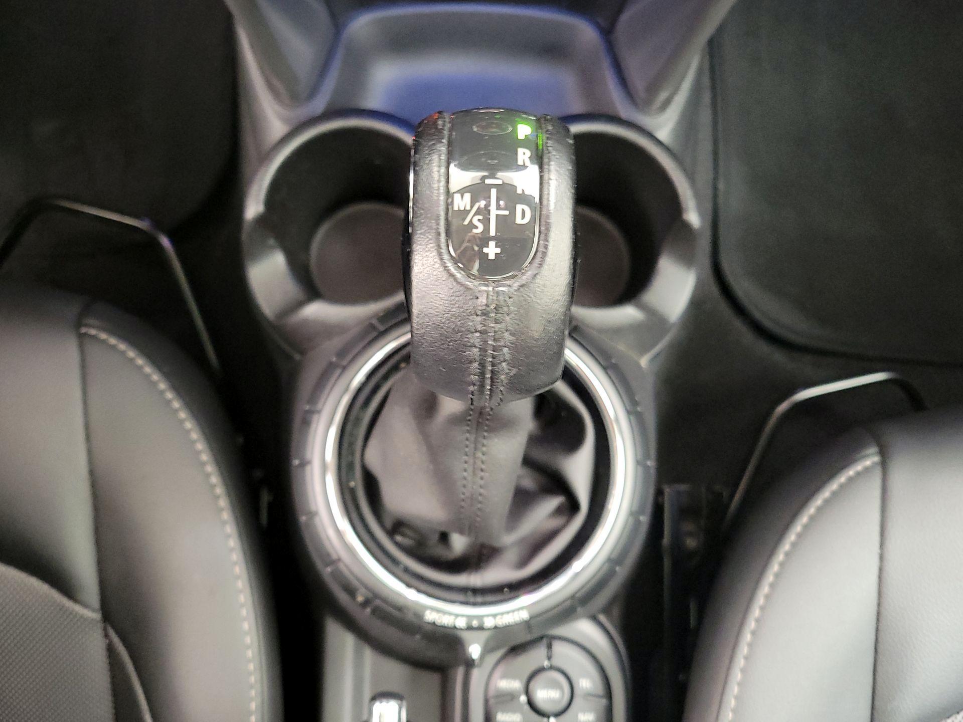 Thumbnail: 2015 MINI Cooper Hardtop - 17