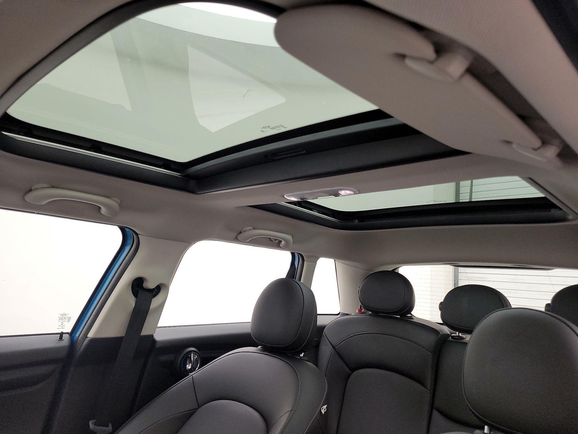 Thumbnail: 2015 MINI Cooper Hardtop - 19