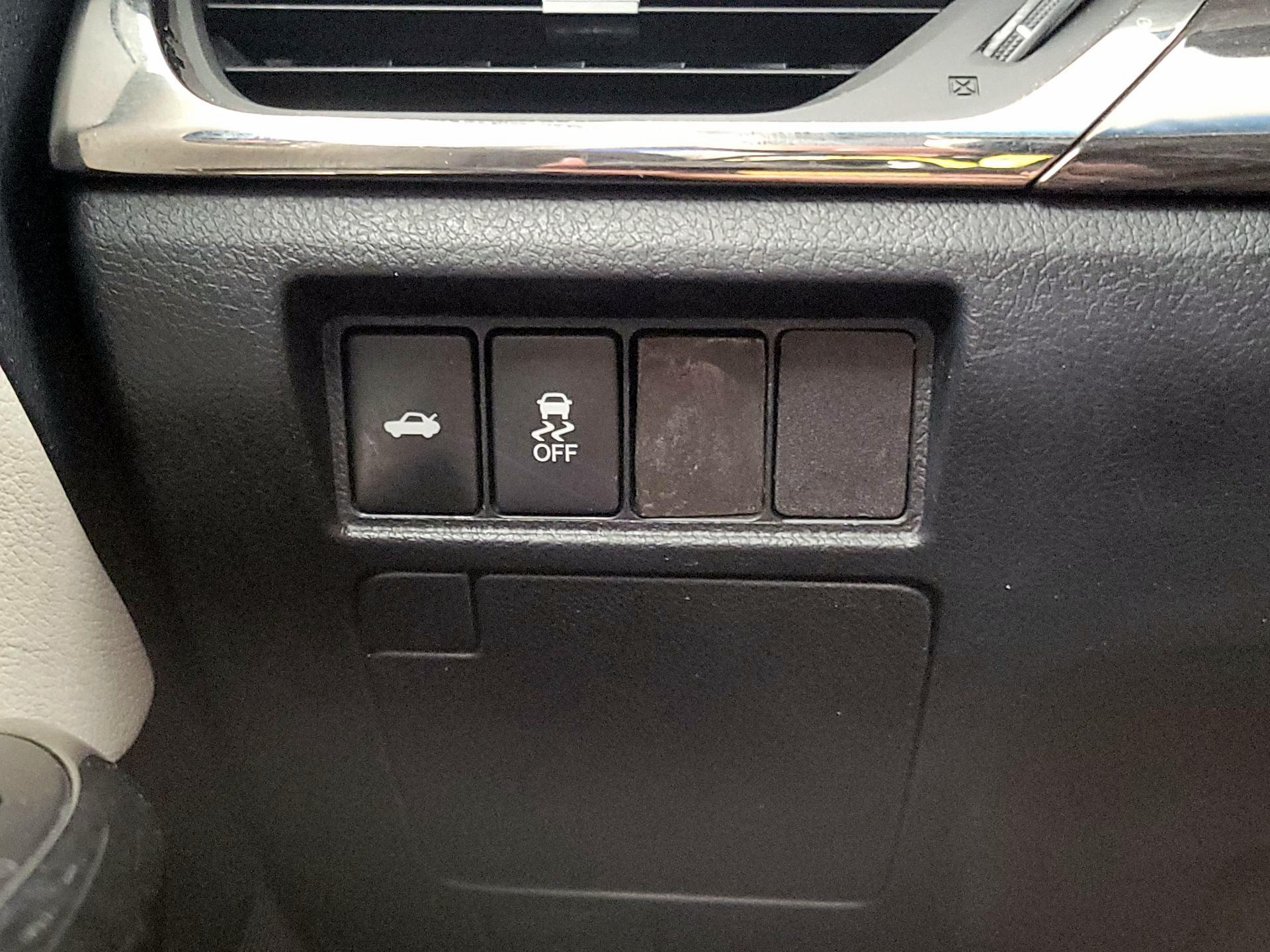 Thumbnail: 2013 Toyota Avalon - 13