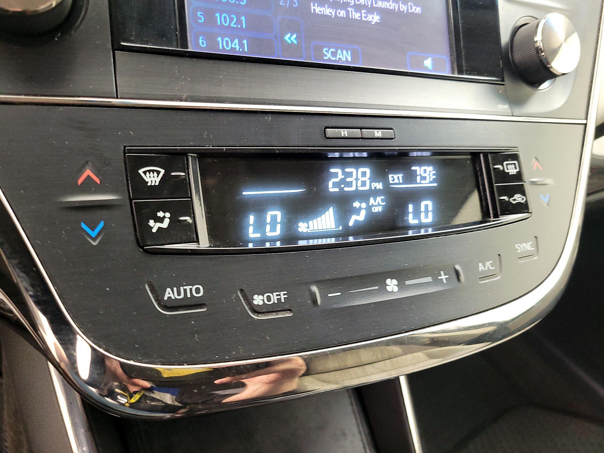 Thumbnail: 2013 Toyota Avalon - 16