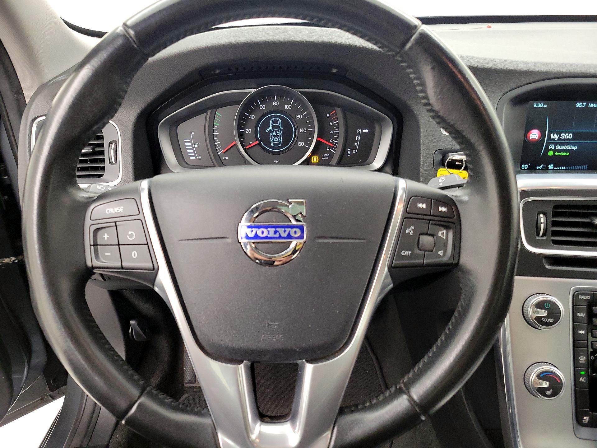 Thumbnail: 2017 Volvo S60 - 10
