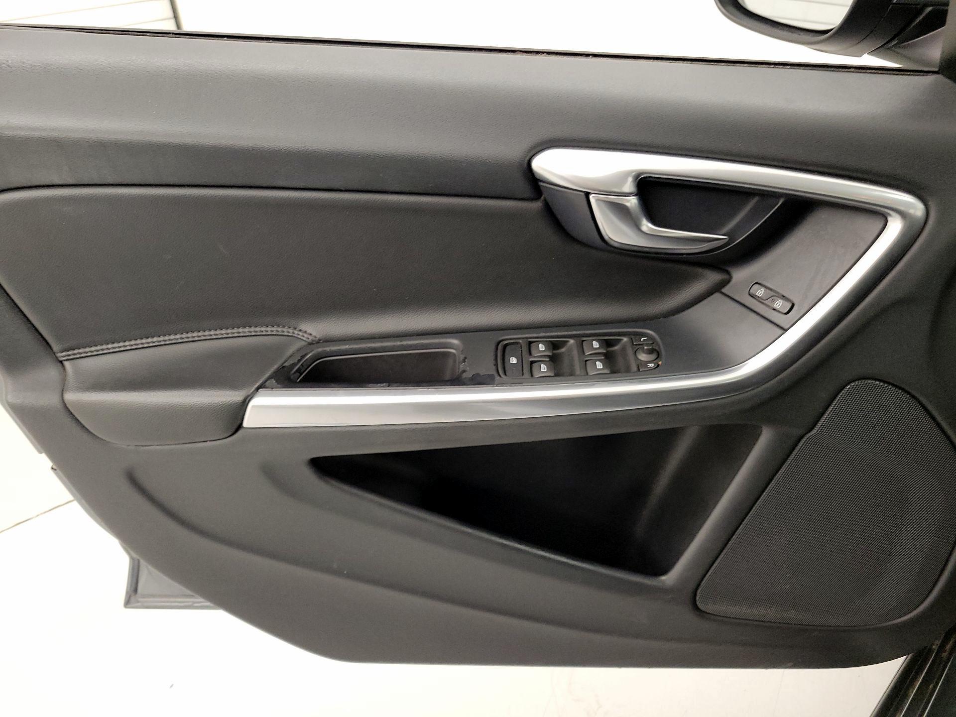 Thumbnail: 2017 Volvo S60 - 12