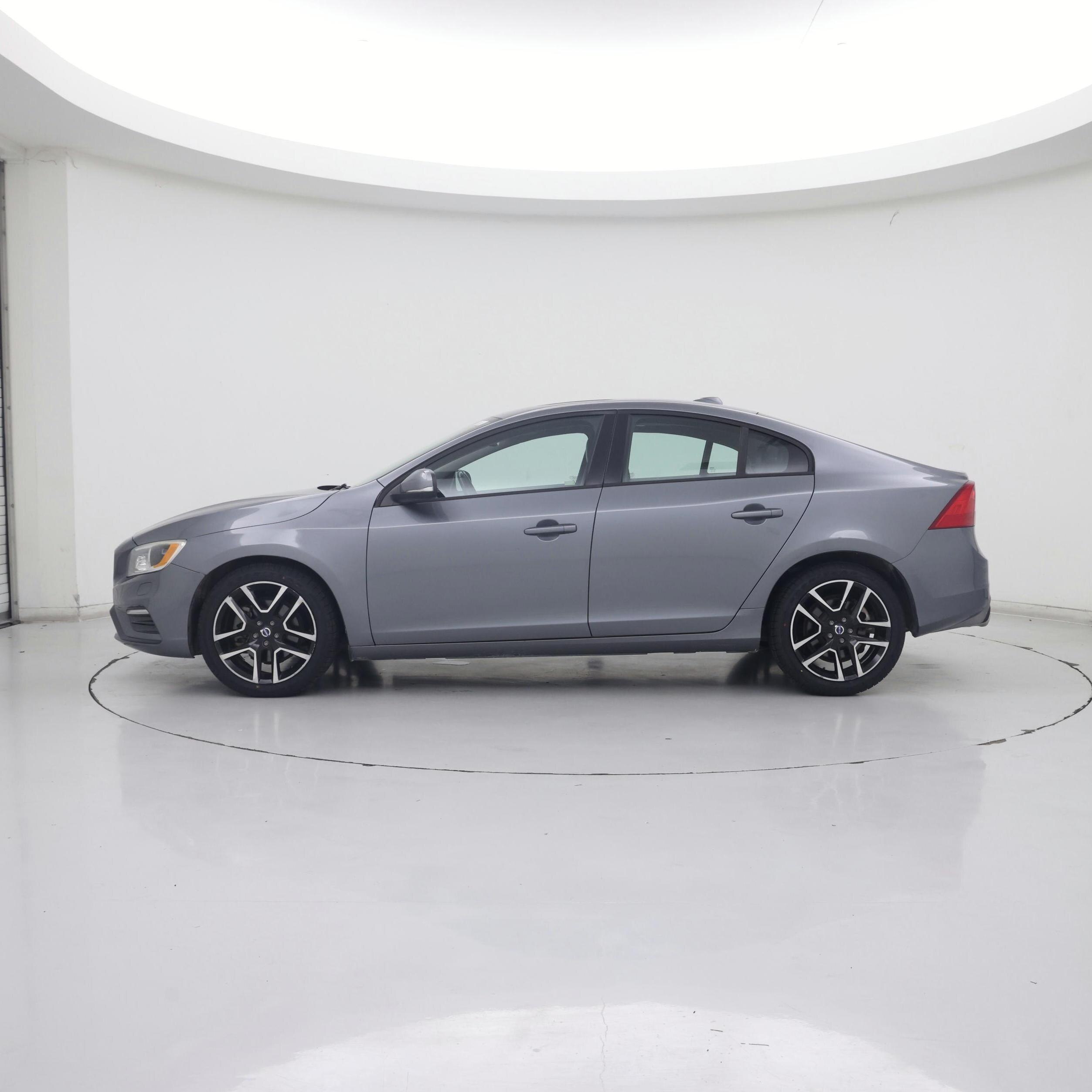 Thumbnail: 2017 Volvo S60 - 3