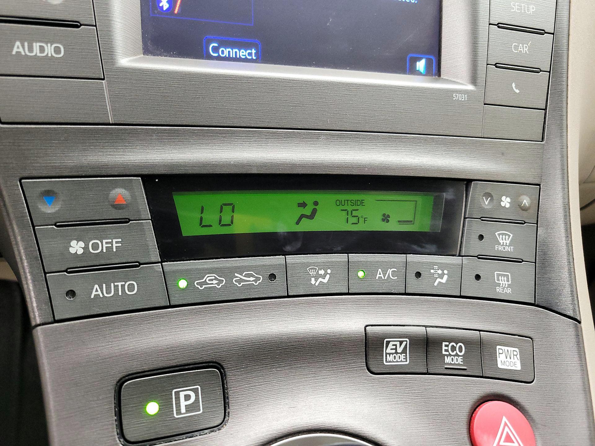Thumbnail: 2013 Toyota Prius - 15