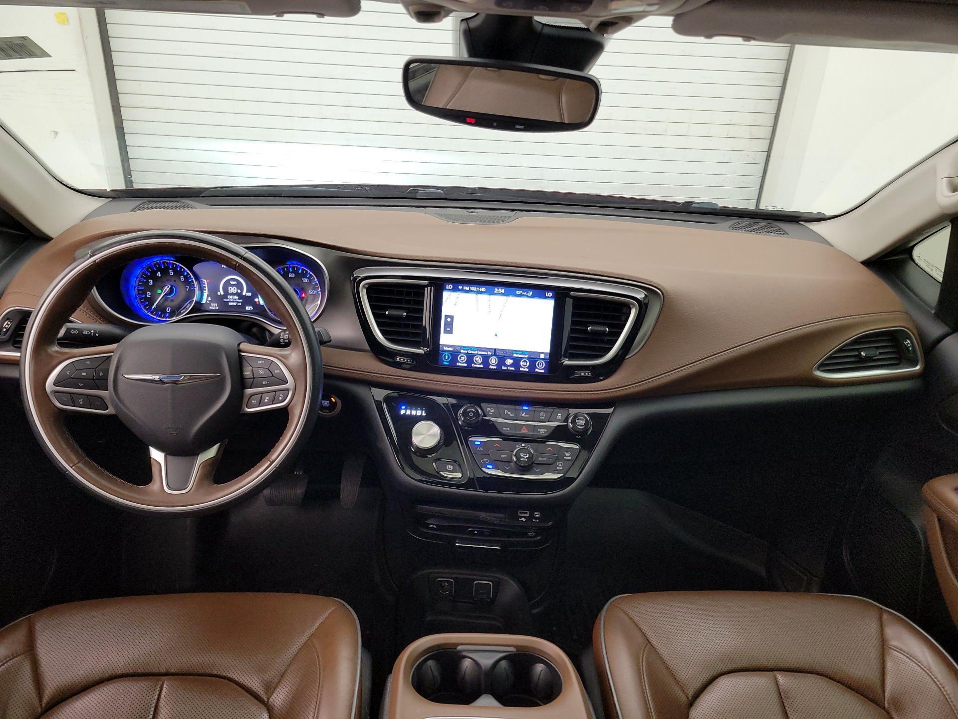 Thumbnail: 2018 Chrysler Pacifica - 9