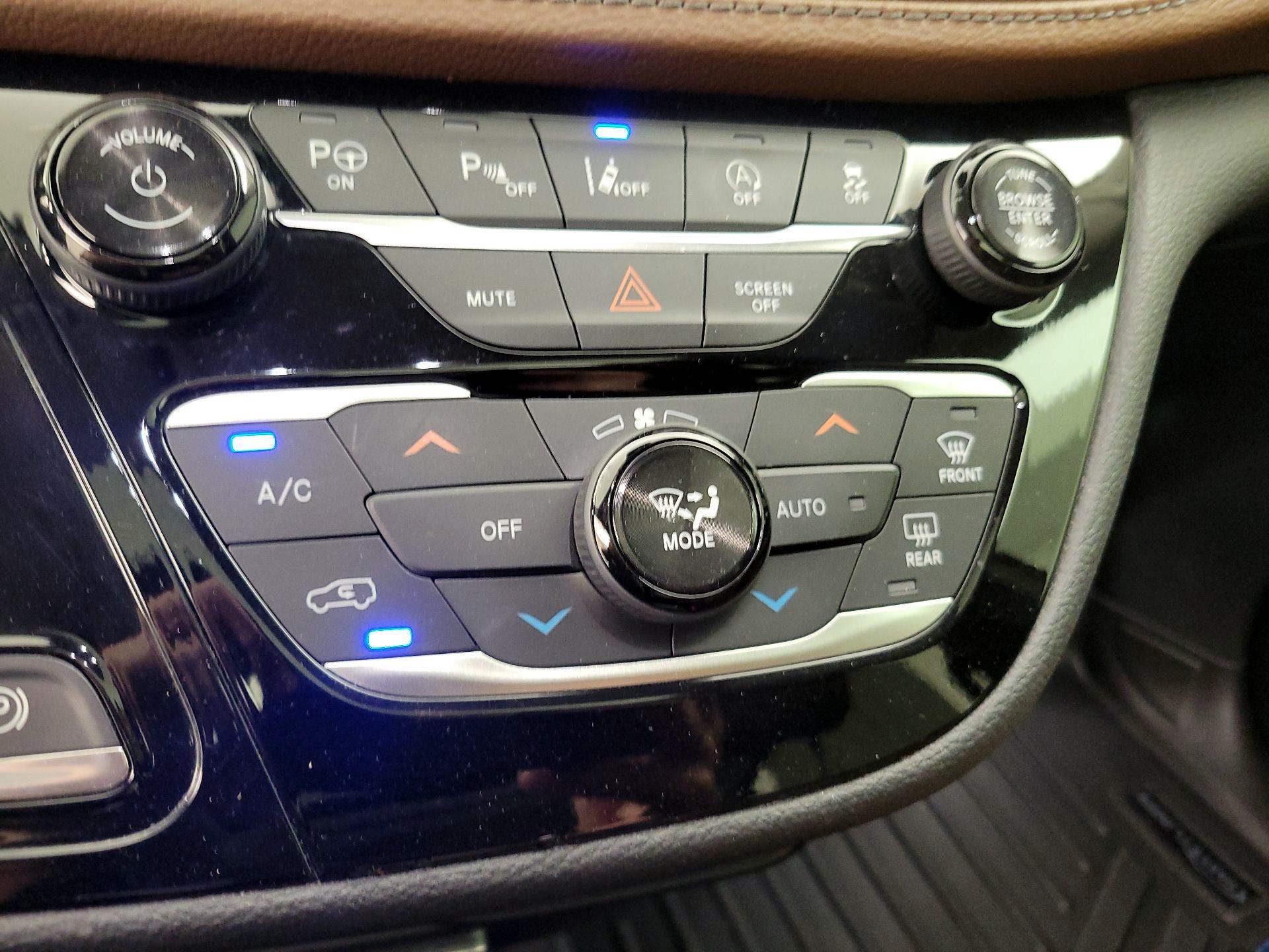 Thumbnail: 2018 Chrysler Pacifica - 17