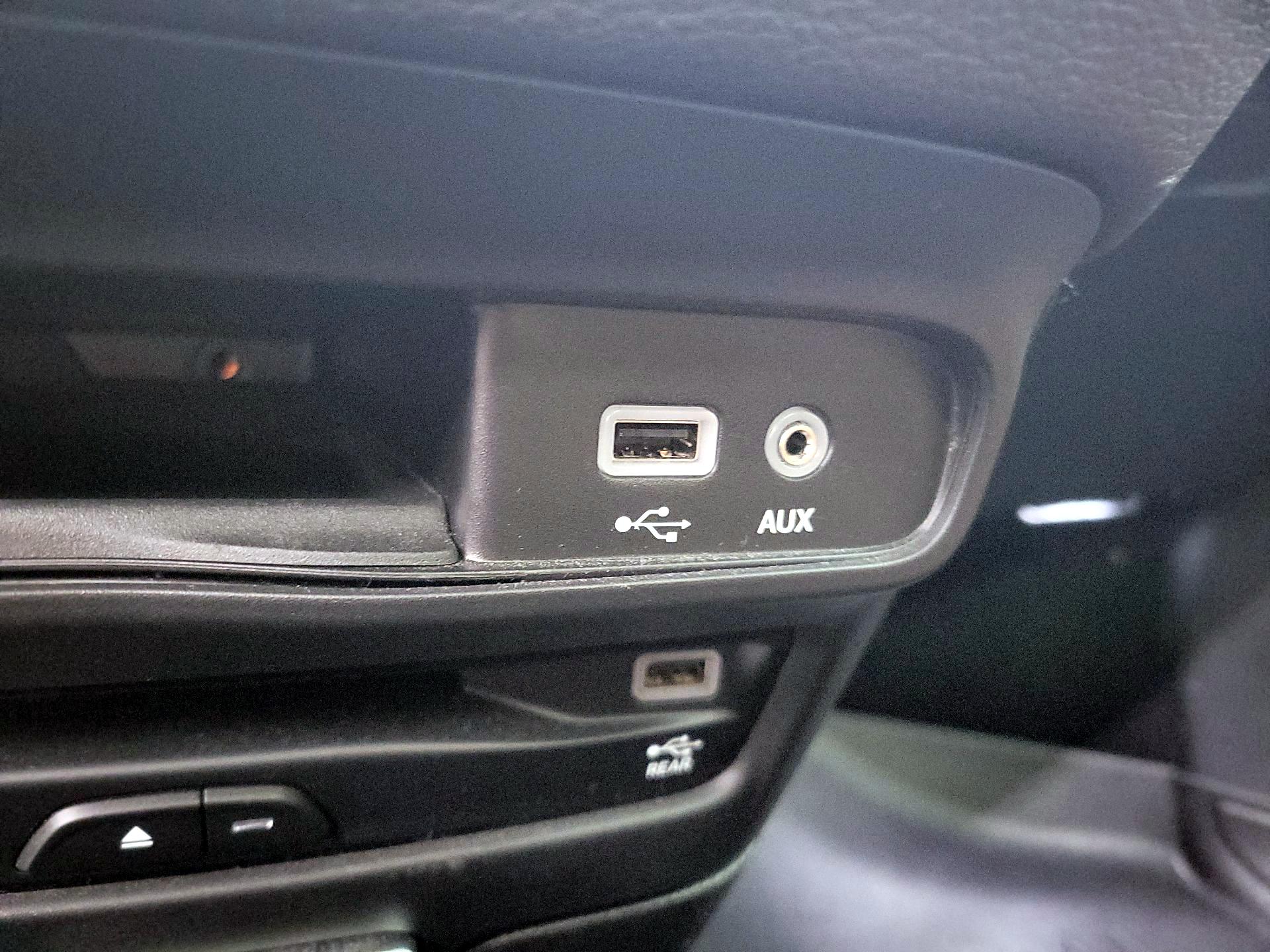 Thumbnail: 2018 Chrysler Pacifica - 19