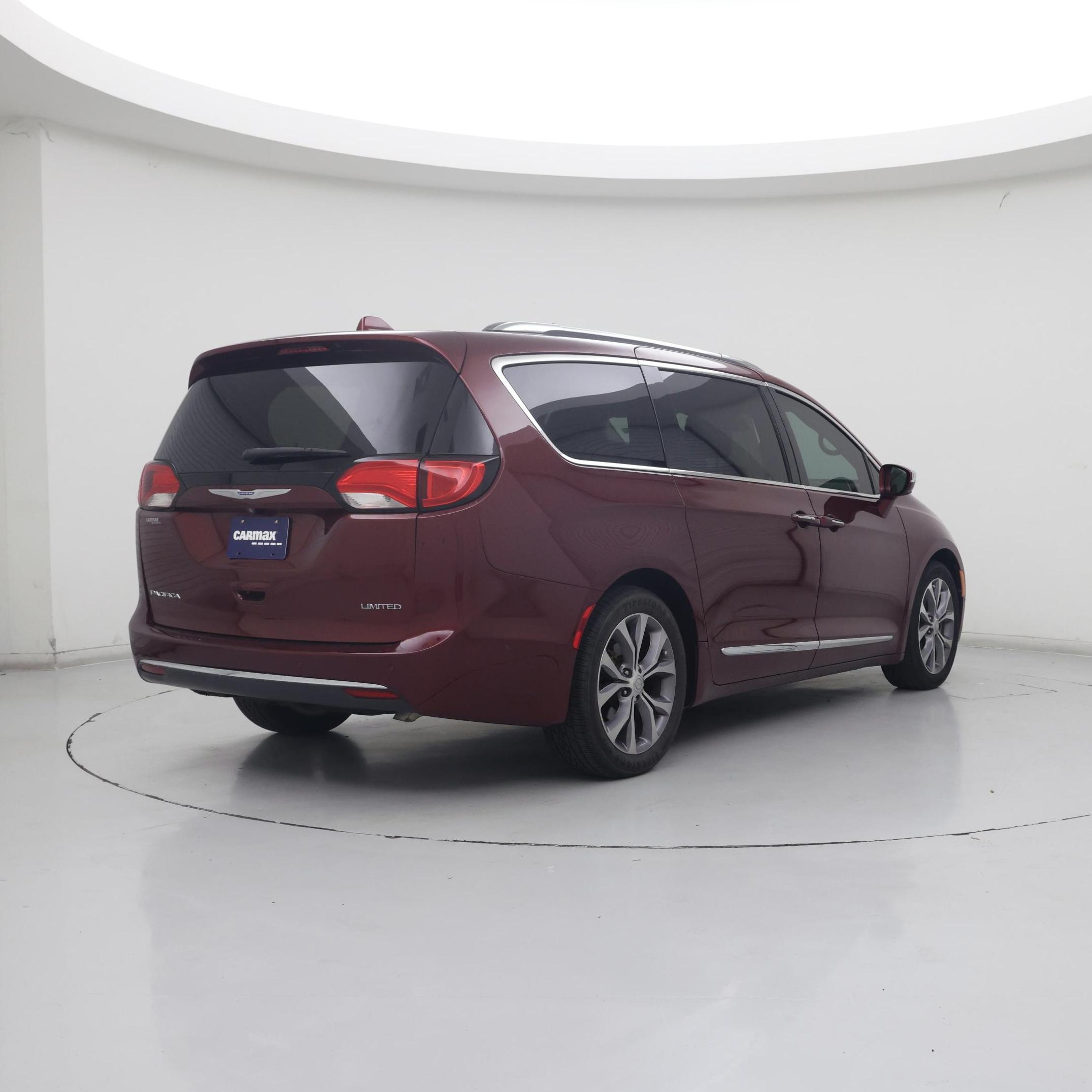 Thumbnail: 2018 Chrysler Pacifica - 8