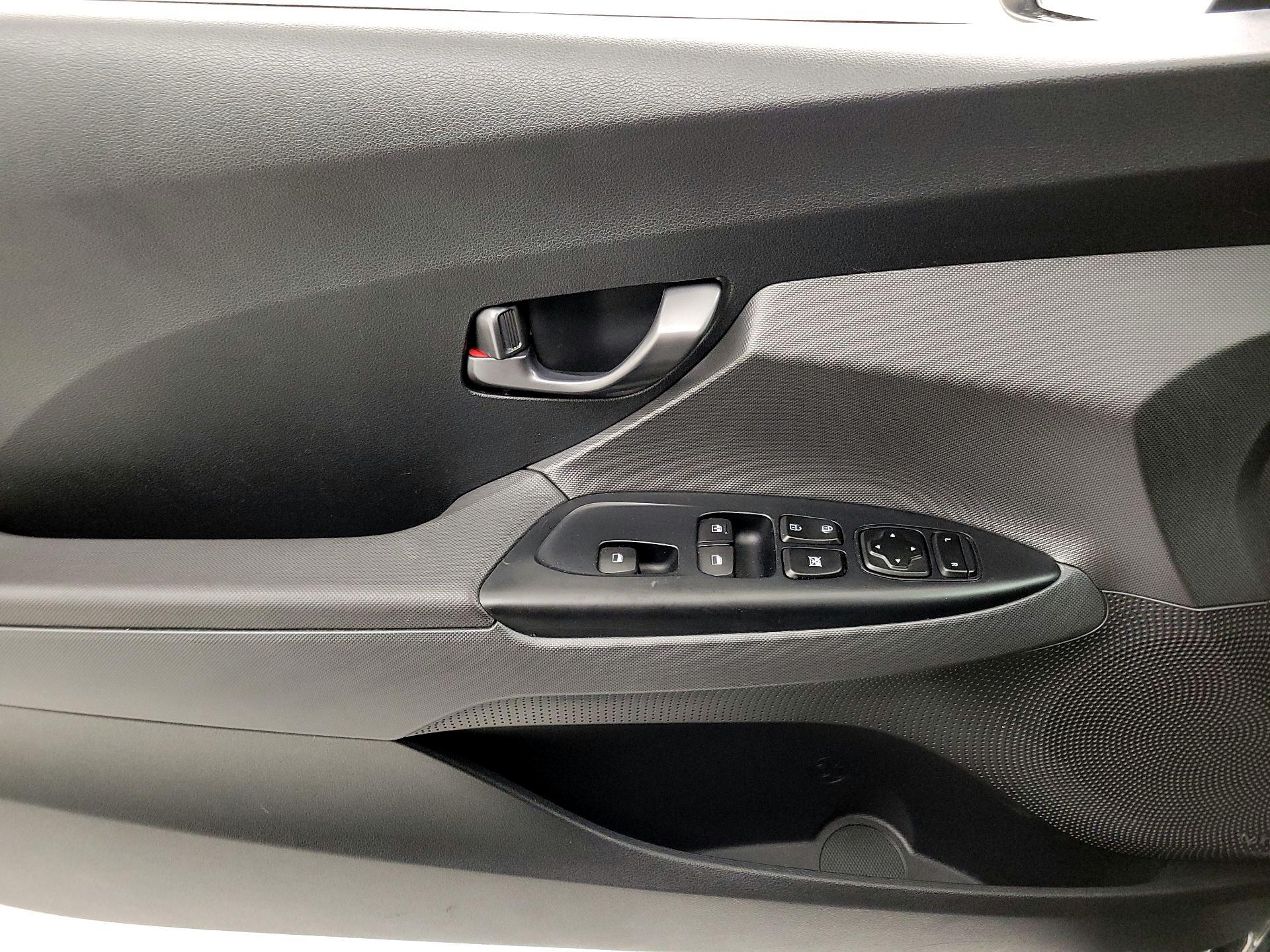 Thumbnail: 2019 Hyundai Veloster - 12