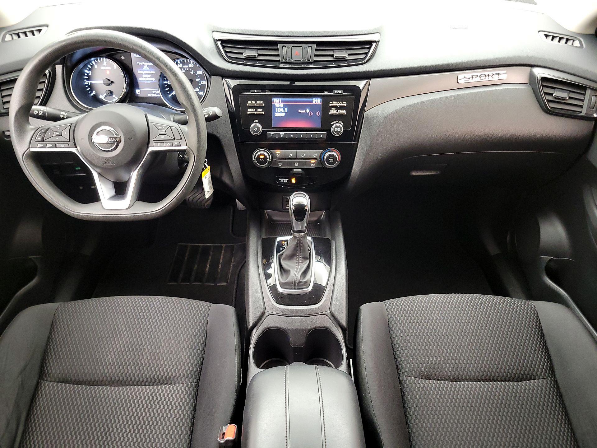 Thumbnail: 2017 Nissan Rogue Sport - 9
