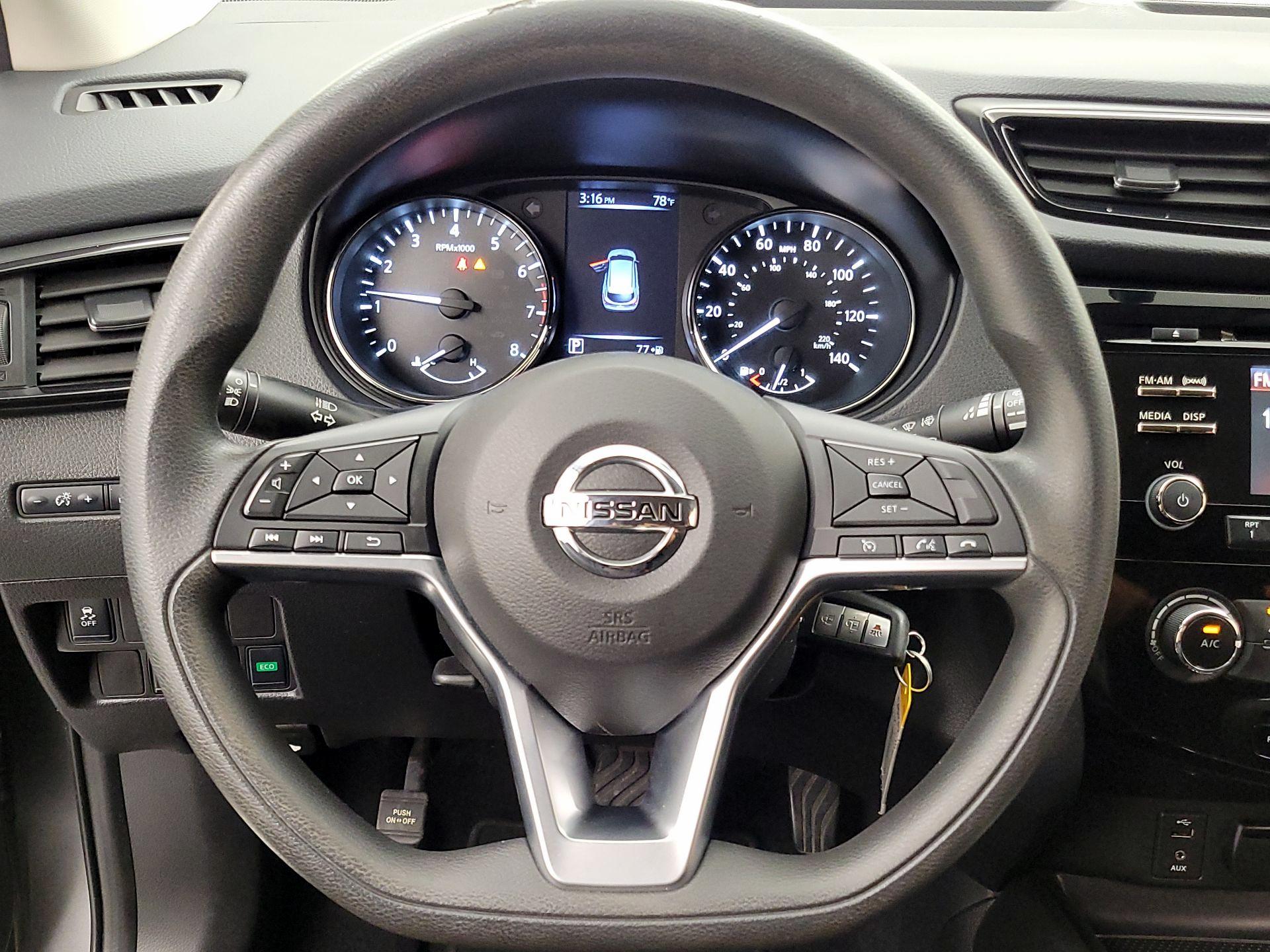 Thumbnail: 2017 Nissan Rogue Sport - 10